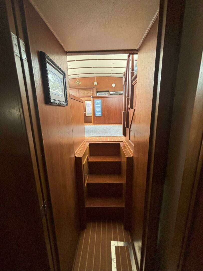 1972 Matthews 4 Flush Deck - Image 55