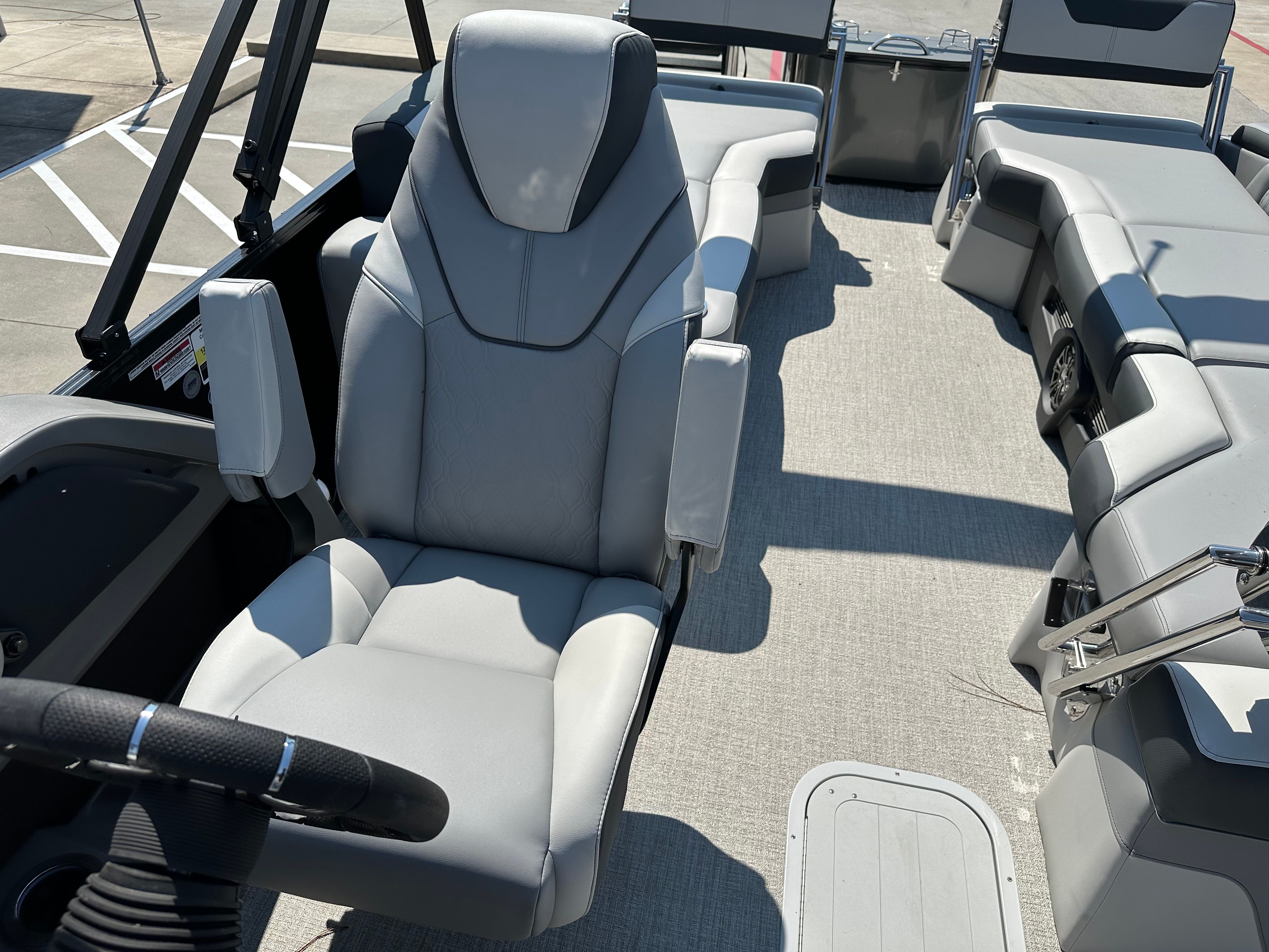 2025 Avalon LSZ Quad Lounge Shift - 23' - 27