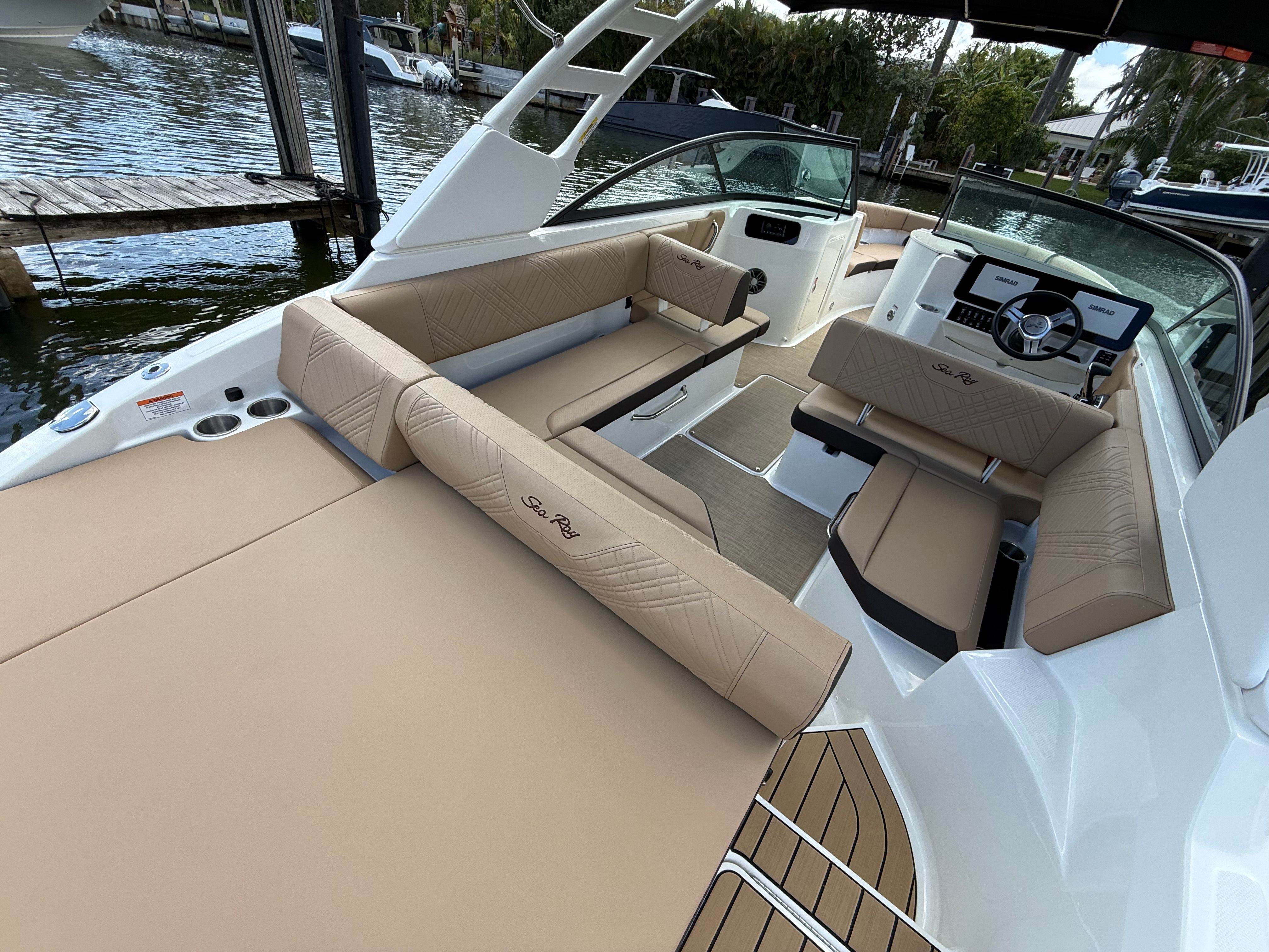 2026 Sea Ray SDX 270 Outboard - 13