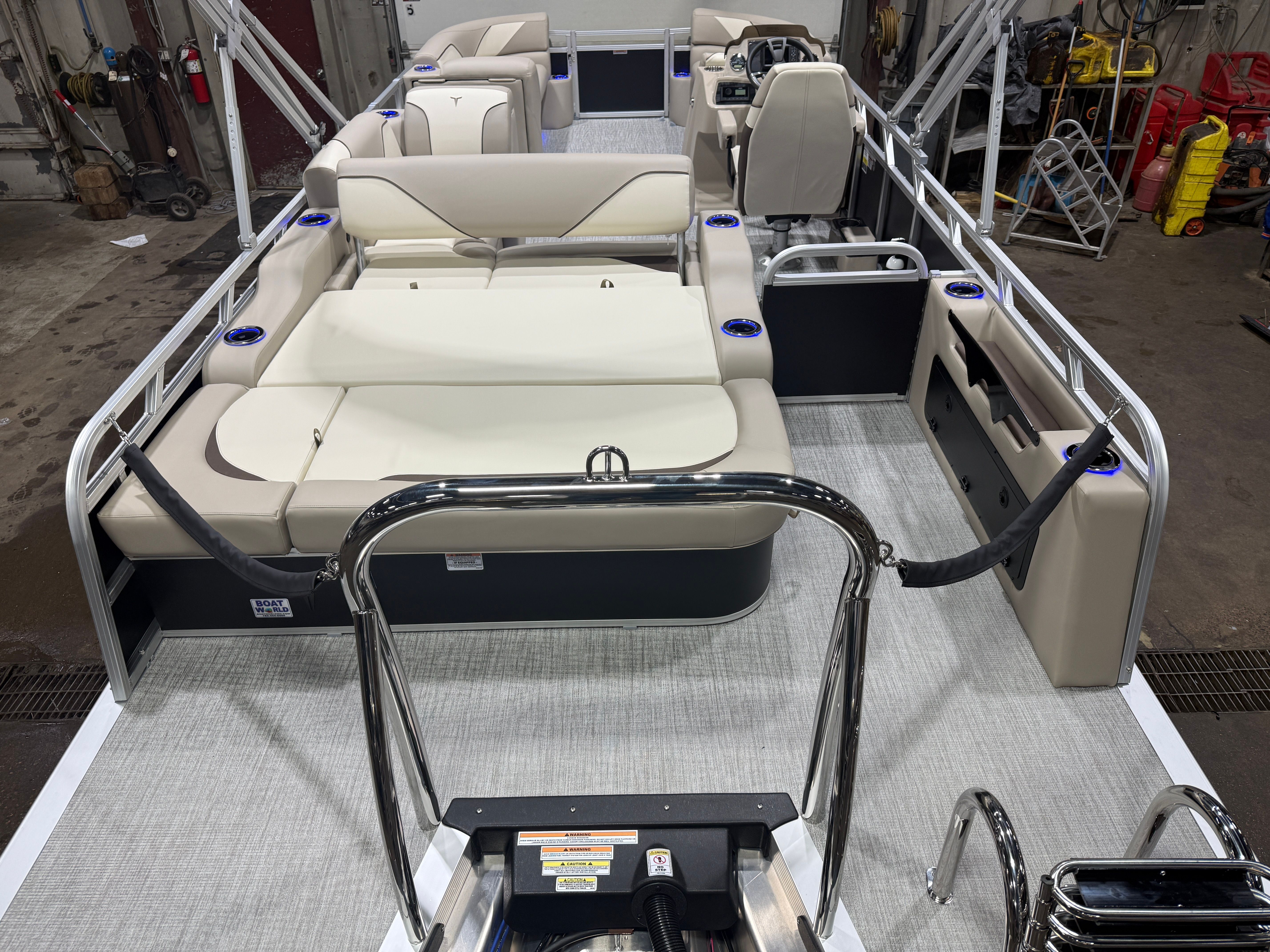 2026 Tahoe Sport 200HP VRB 2385 Swingback Tritoon