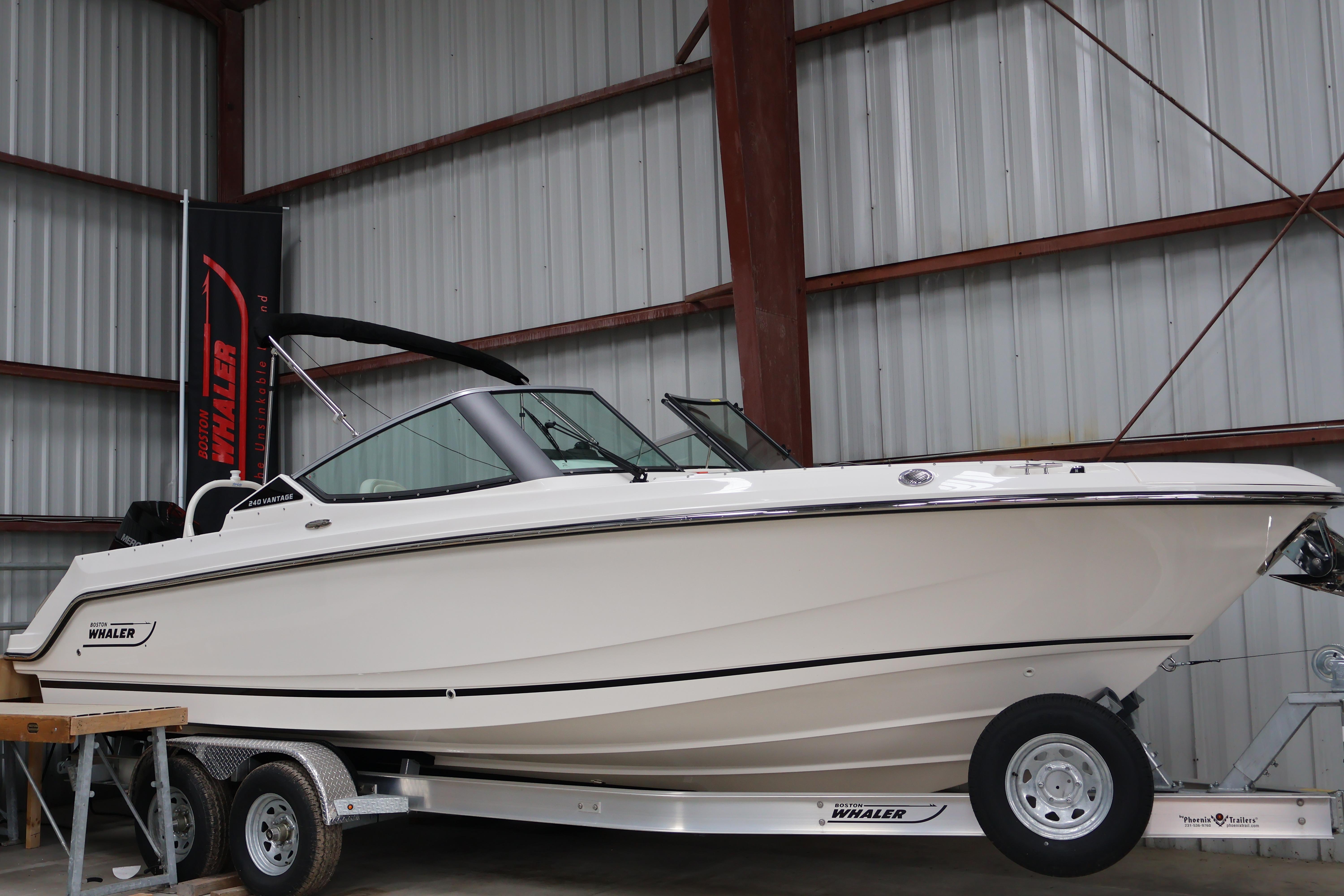 2026 Boston Whaler 240 Vantage