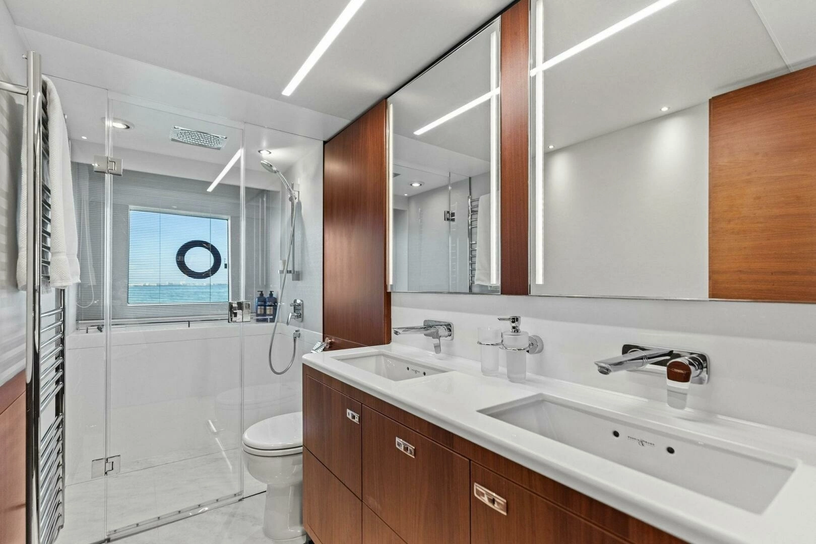 2018 Princess Y75 Motor Yacht - Image 29