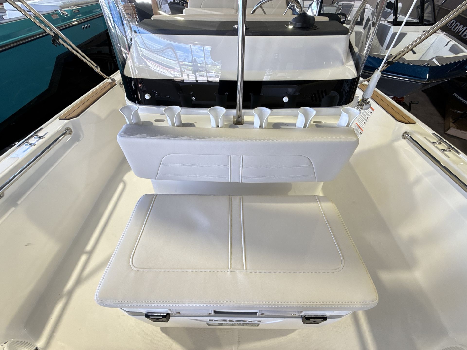 2026 Boston Whaler 210 Montauk - 13