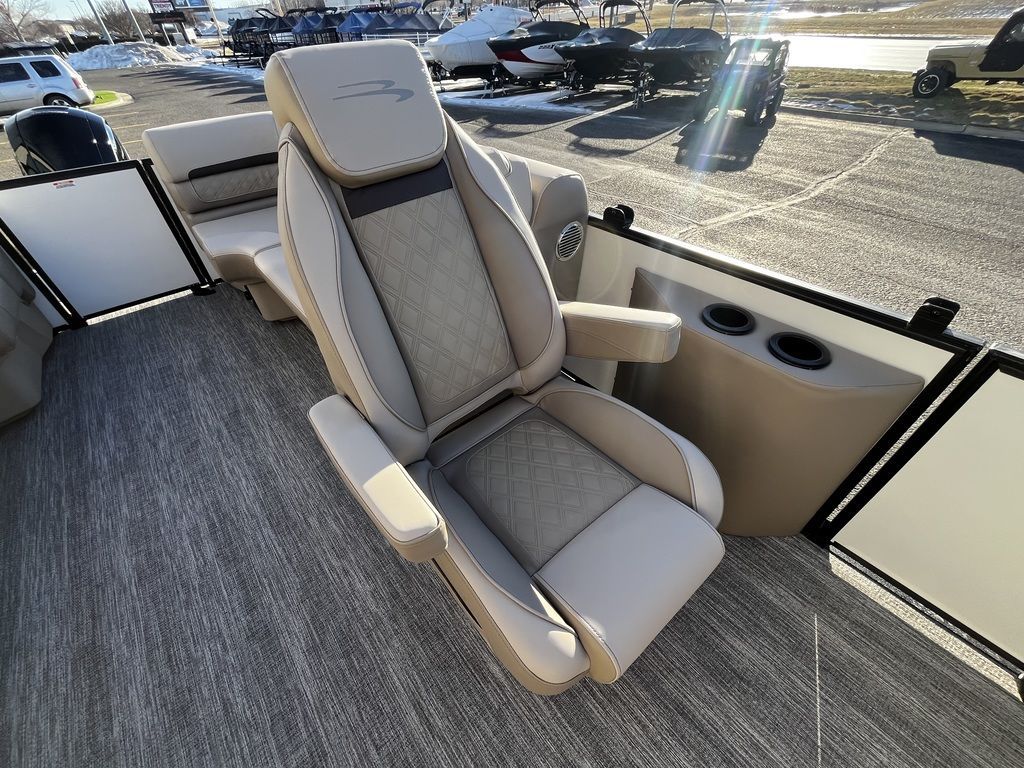 2026 Bennington 22 S STERN RADIUS - QUAD BENCH - 17