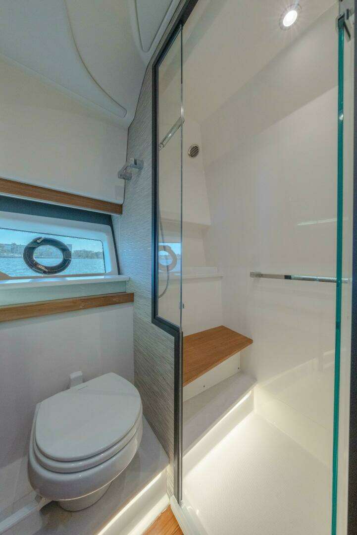 2025 Tiara Yachts 43 LE - Image 40