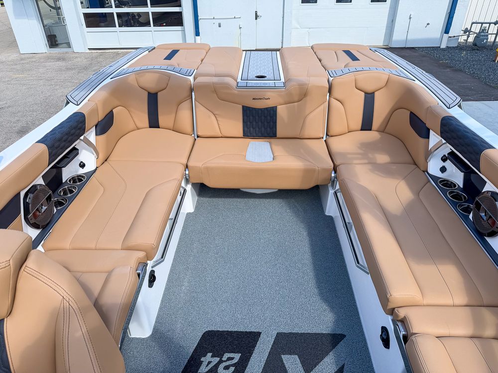 2022 MasterCraft XT24 - 25