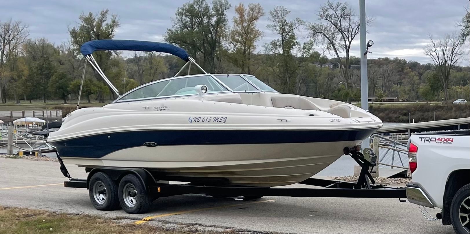 2003 Sea Ray 220 Sundeck