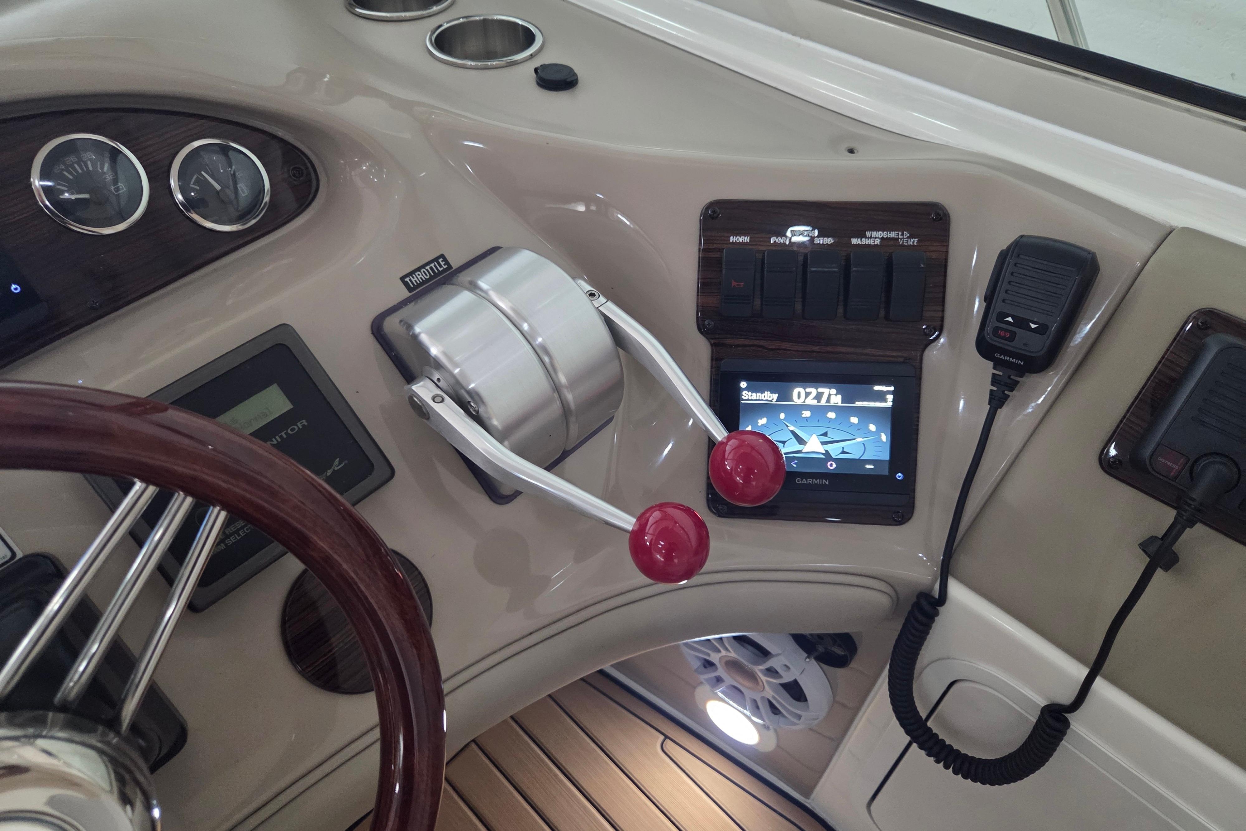 Helm of 2000 Sea Ray Sundancer 540 with Garmin navigation and throttle controls.
