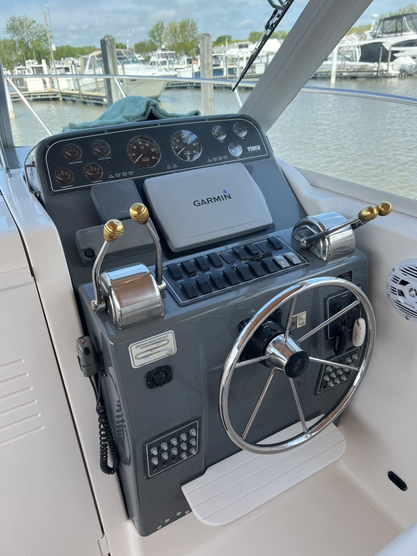 2000 Tiara Yachts 29 Coronet - Image 8