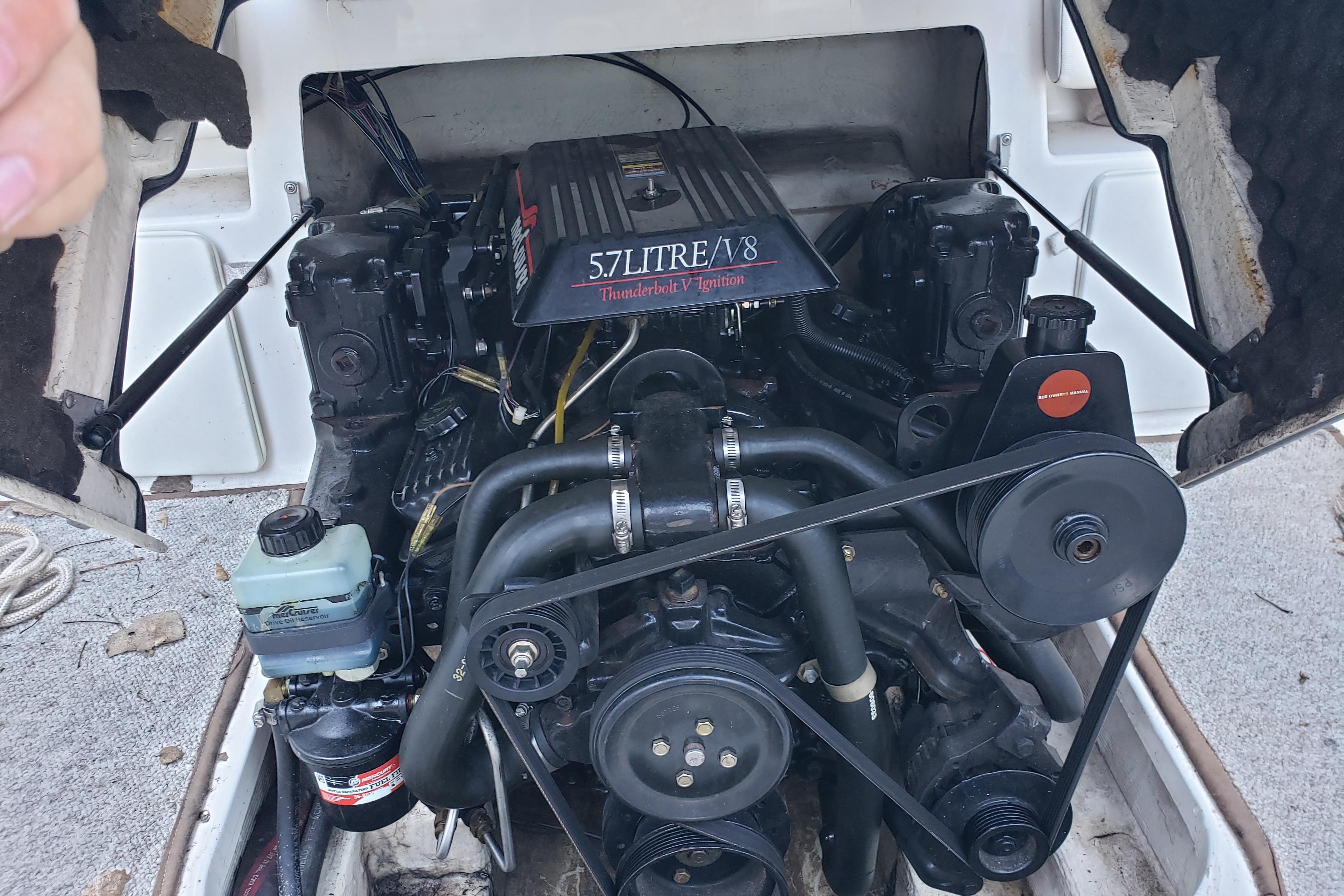 Engine compartment of a 1998 Wellcraft Eclipse 2000 SS with 5.7L V8 engine.