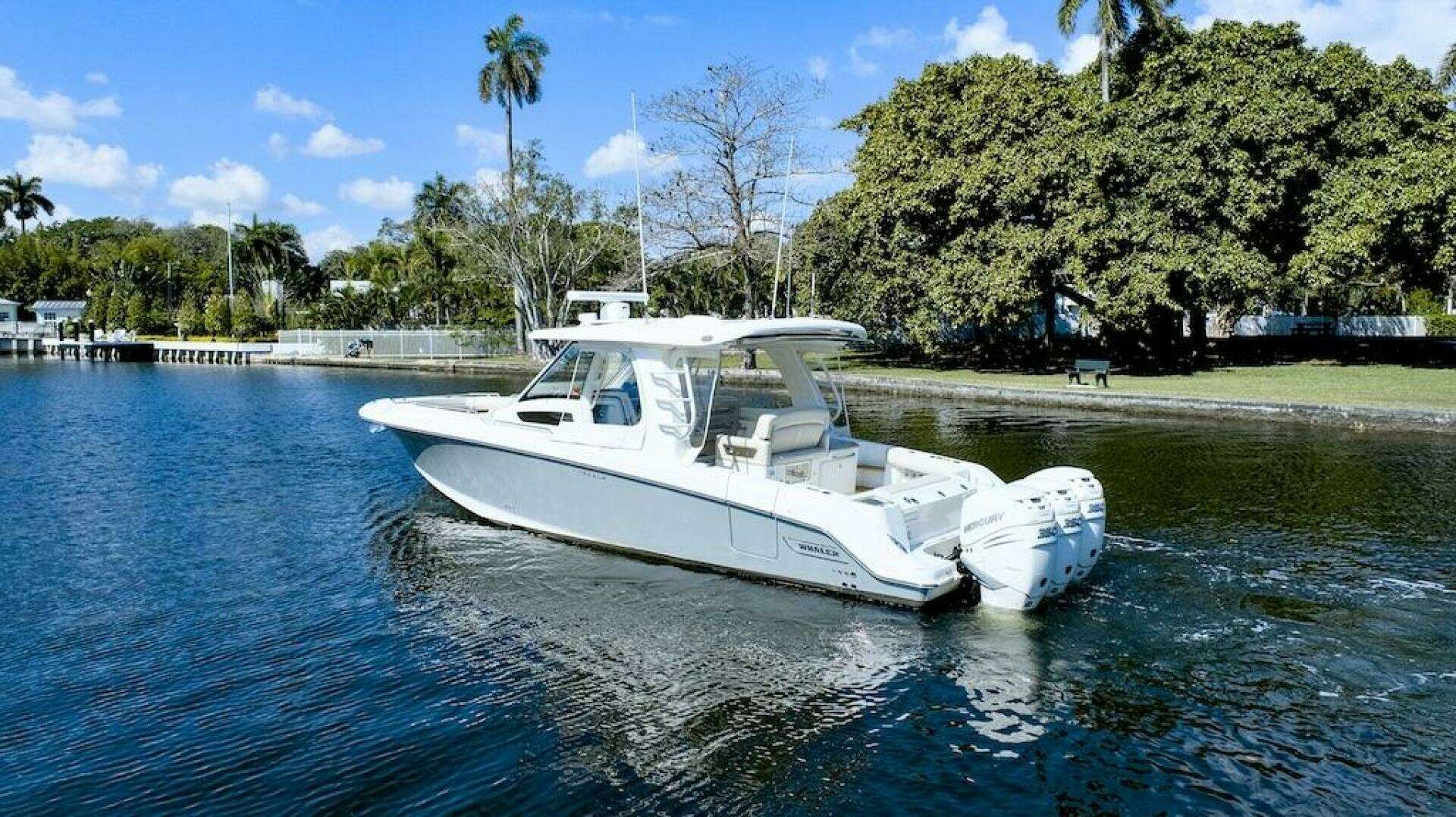 2019 Boston Whaler 350 Realm - Image 5