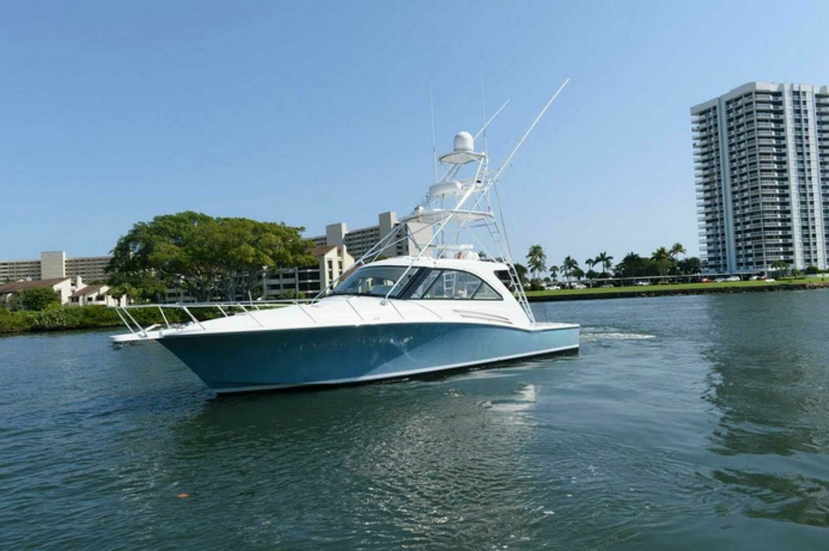 2015 Hatteras Express Sportfish - Image 3
