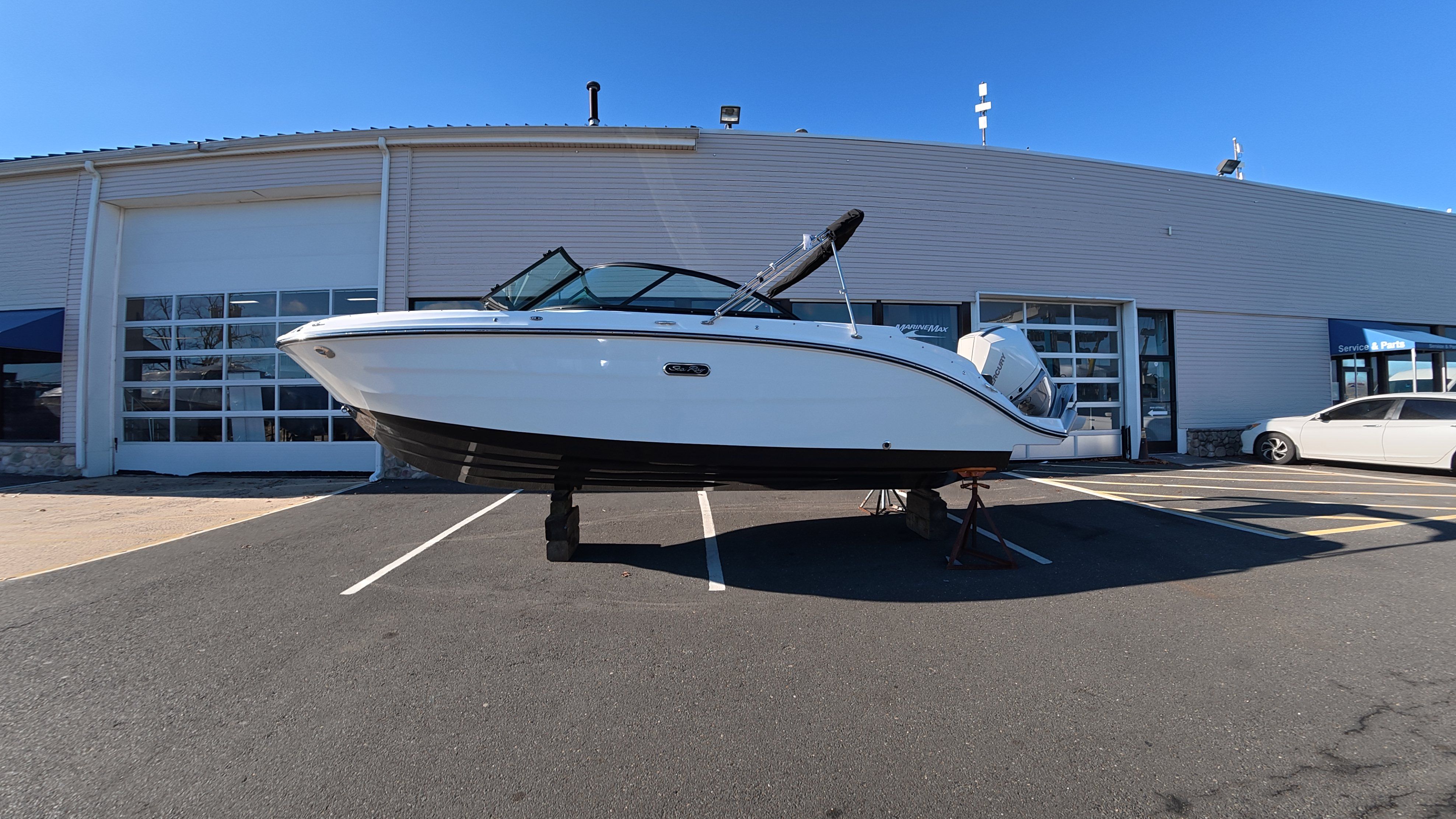 2026 Sea Ray SDX 230 Outboard