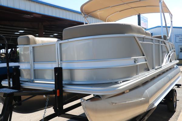 2025 Sylvan Mirage 820 CLZ DH pontoon boat with canopy on trailer.