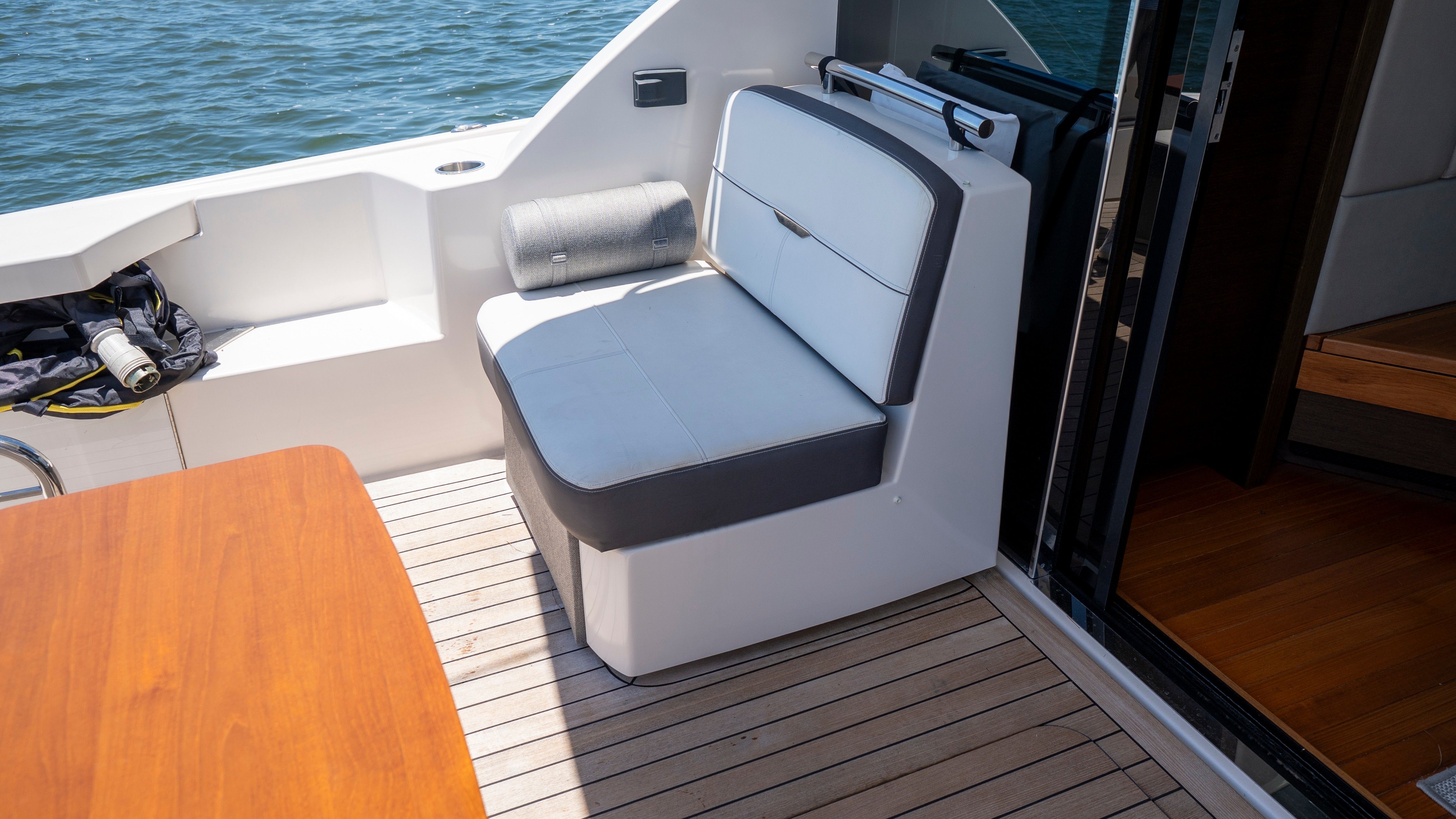 2018 Tiara Yachts 44 Coupe - 42