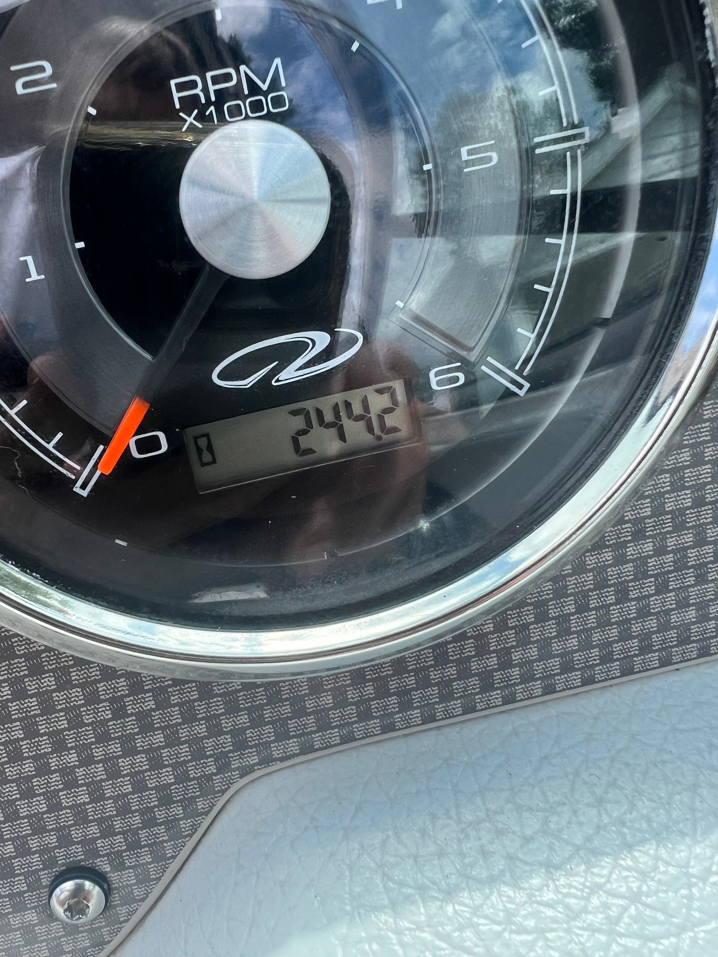 Regal 24 FasDeck RX 2014 tachometer displaying 2442 RPM.