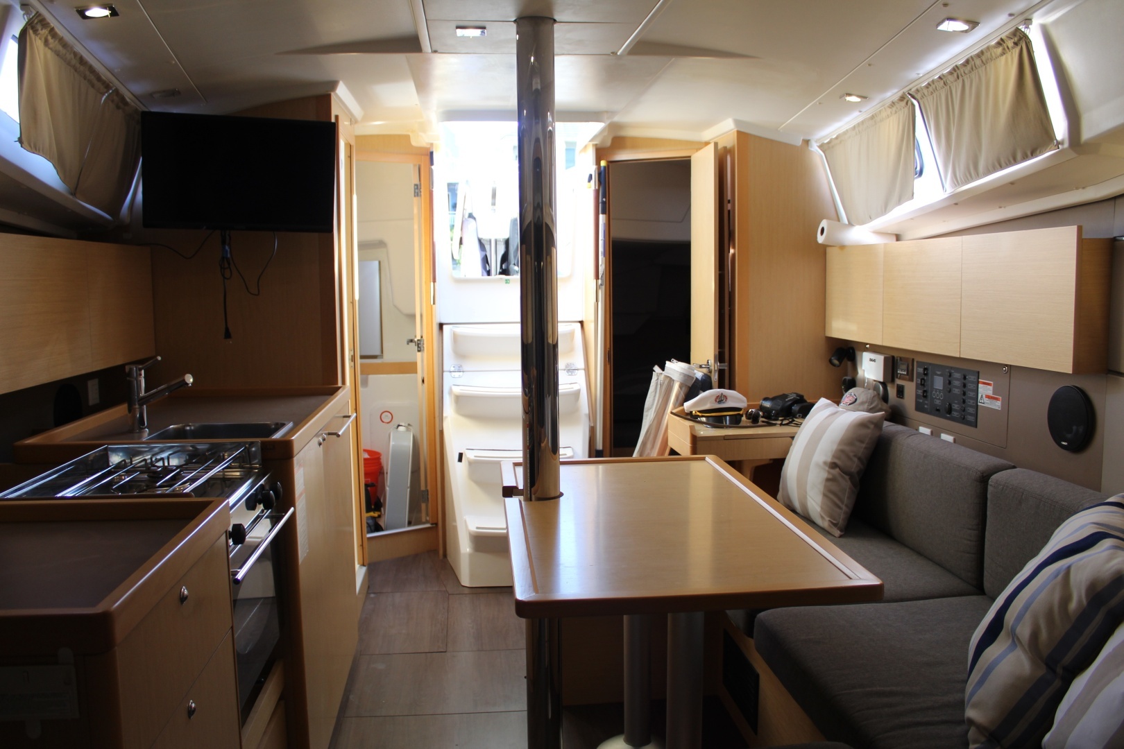 2016 Beneteau 35 Oceanis - Image 27
