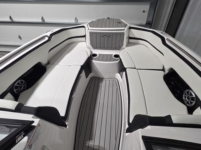 2026 Yamaha Boats 252S - 25
