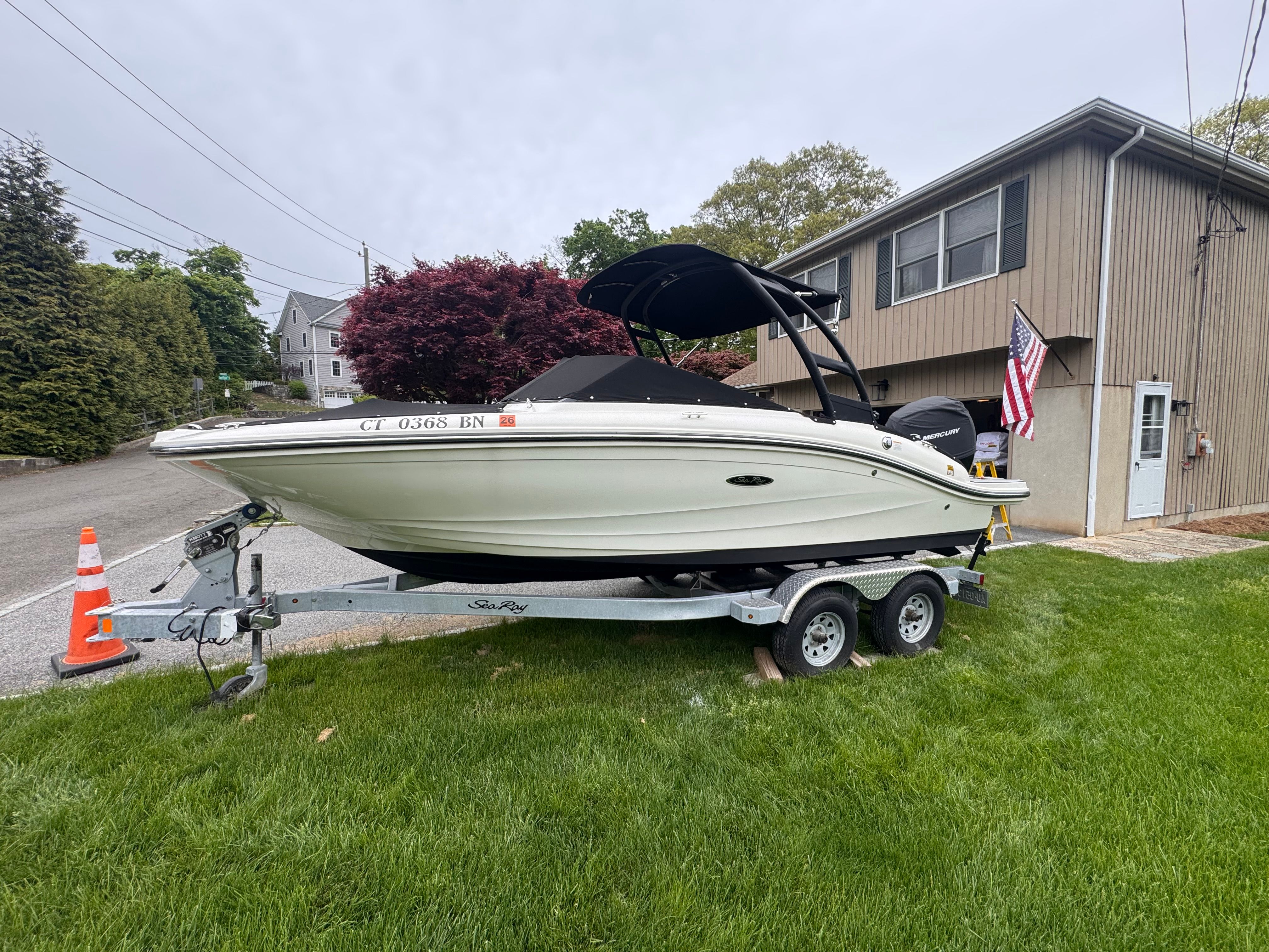 2021 Sea Ray SPX 190 Outboard