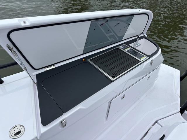 2024 Axopar 45 XC Cross Cabin - 6