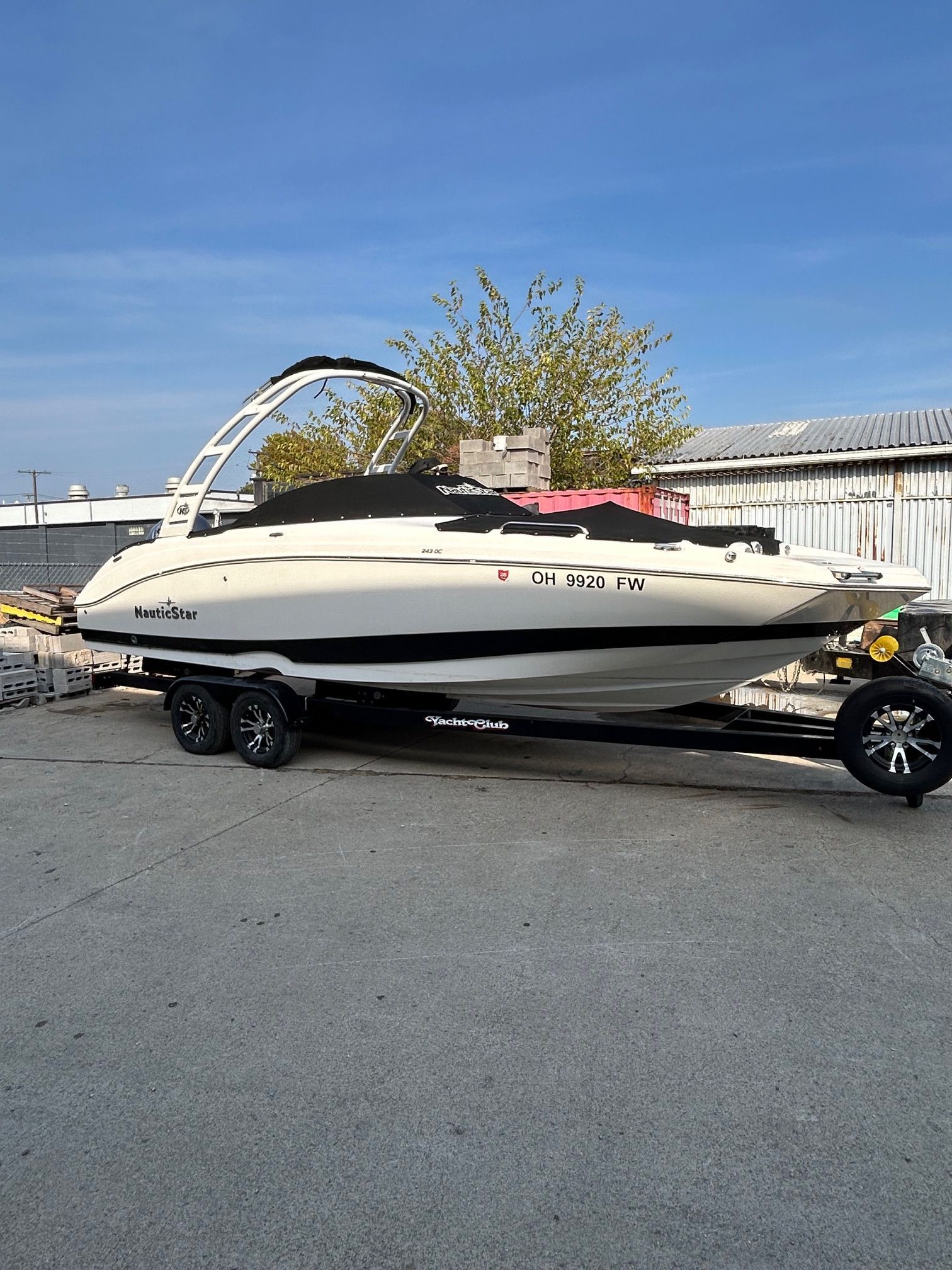 2020 NauticStar 243 DC