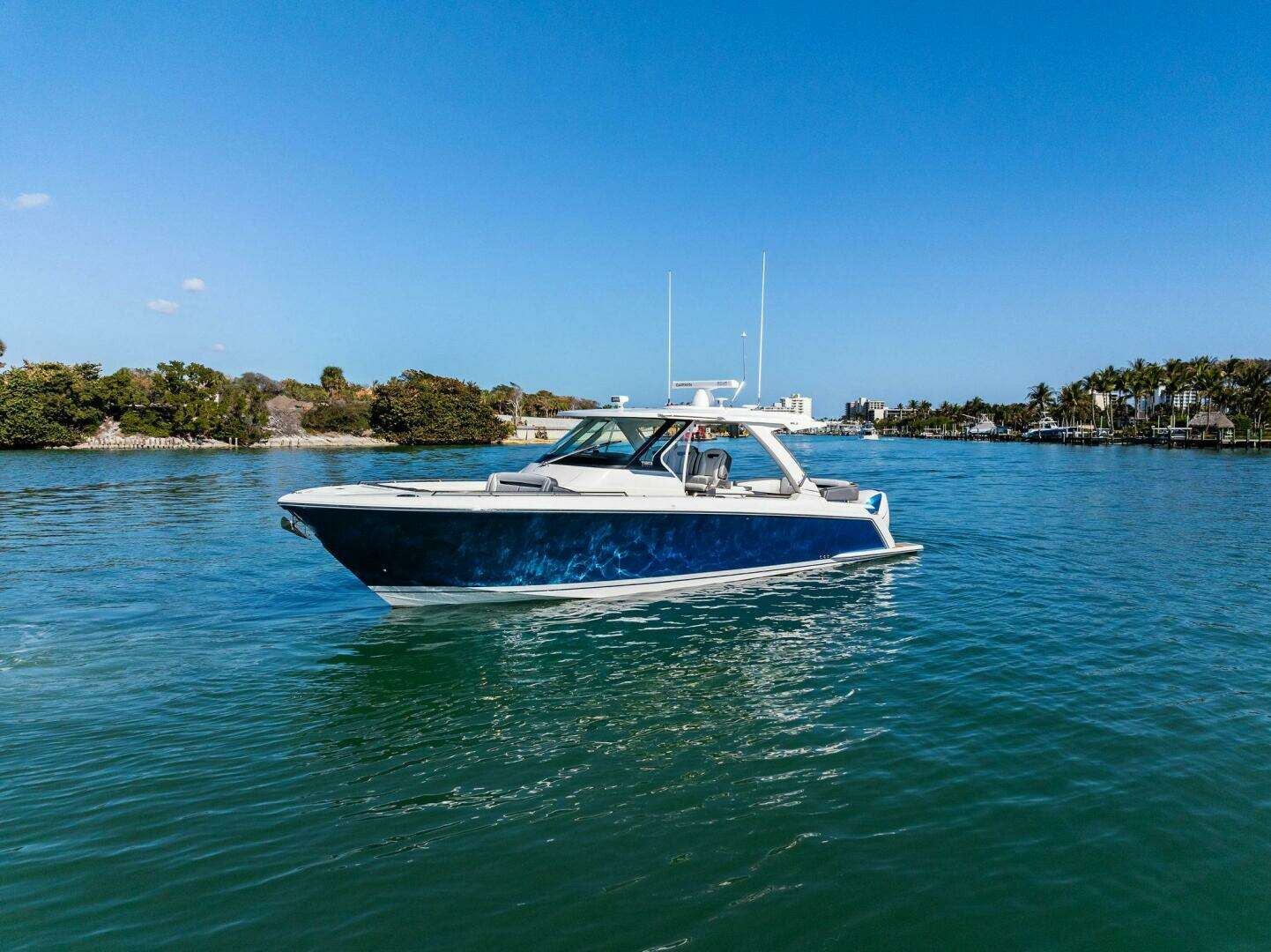 2019 Tiara Yachts 38 LS - Image 2