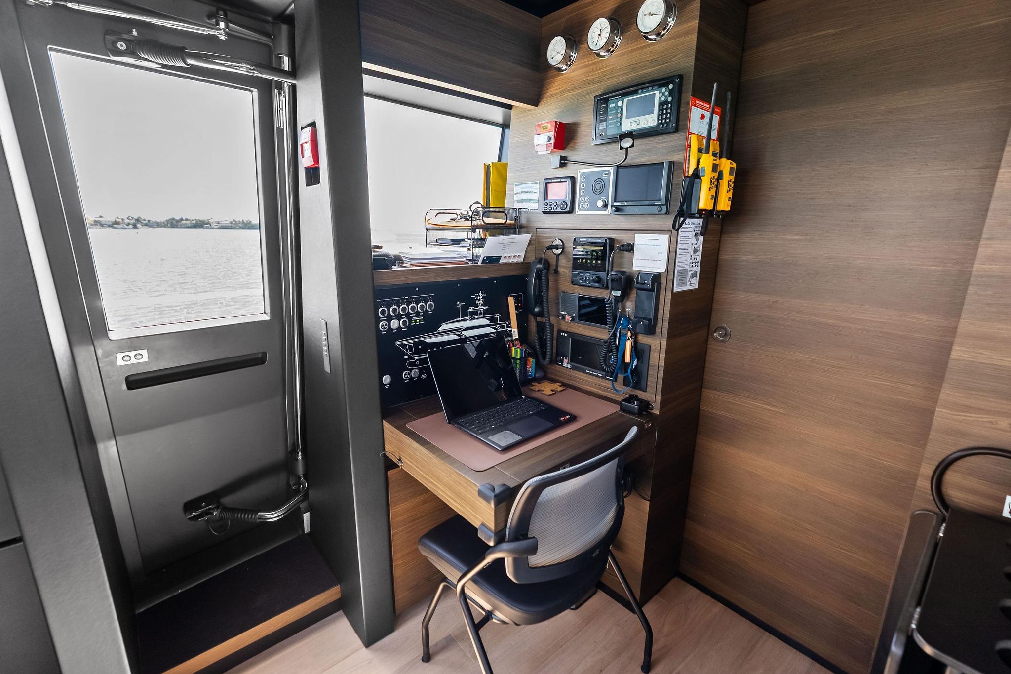 2023 Custom Line Navetta 33 - 124