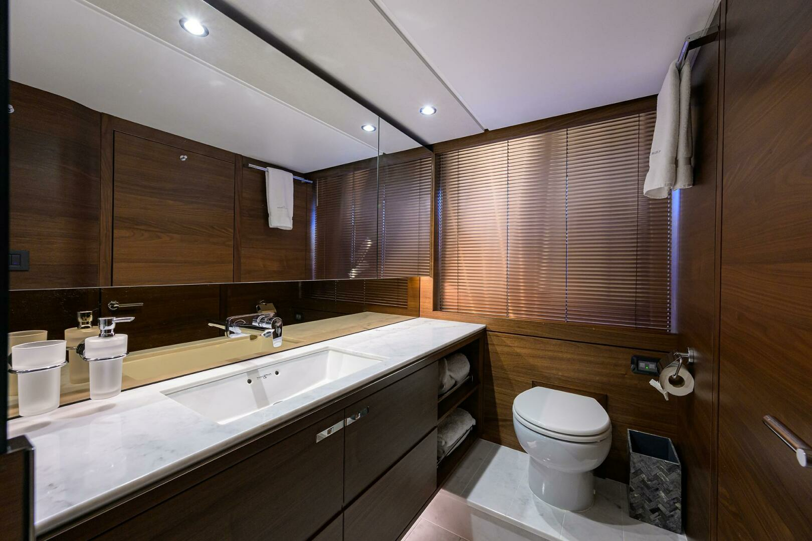 2021 Princess F70 - Image 47