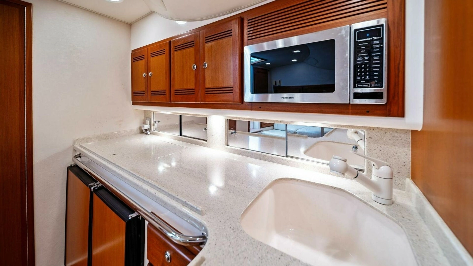 2005 Cabo 40 Express - Image 54
