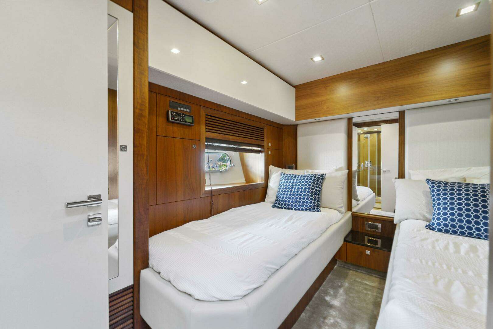 2013 Sunseeker Predator 84 - Image 29