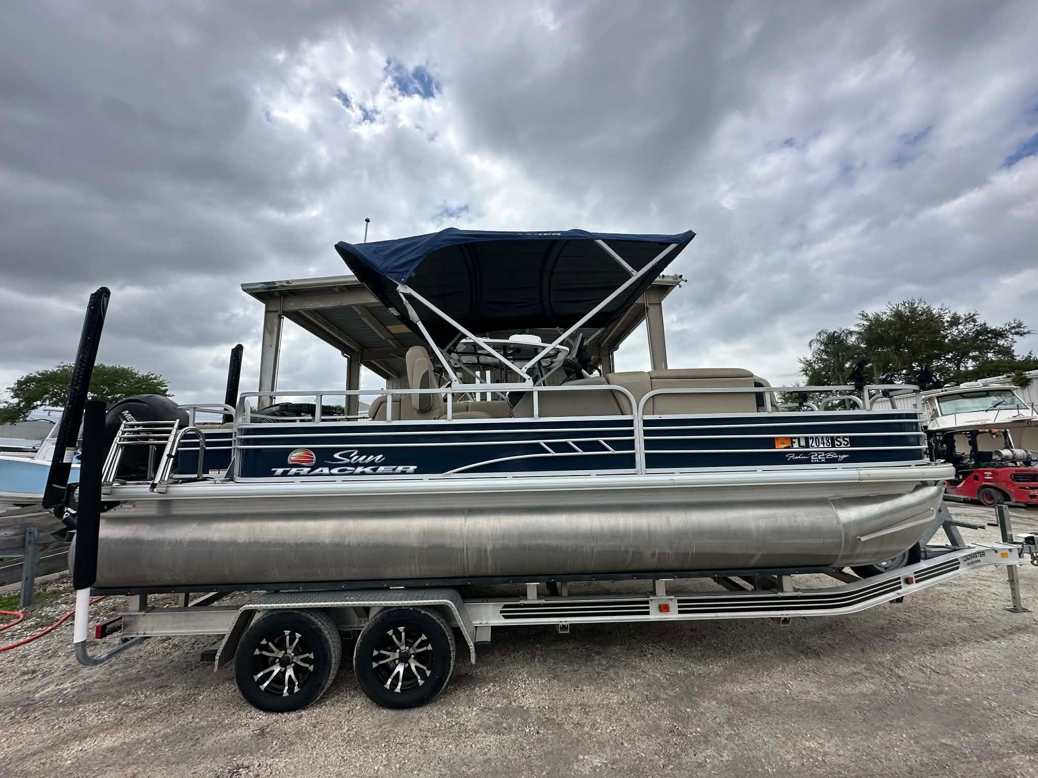 2020 Sun Tracker Fishin' Barge 22 XP3