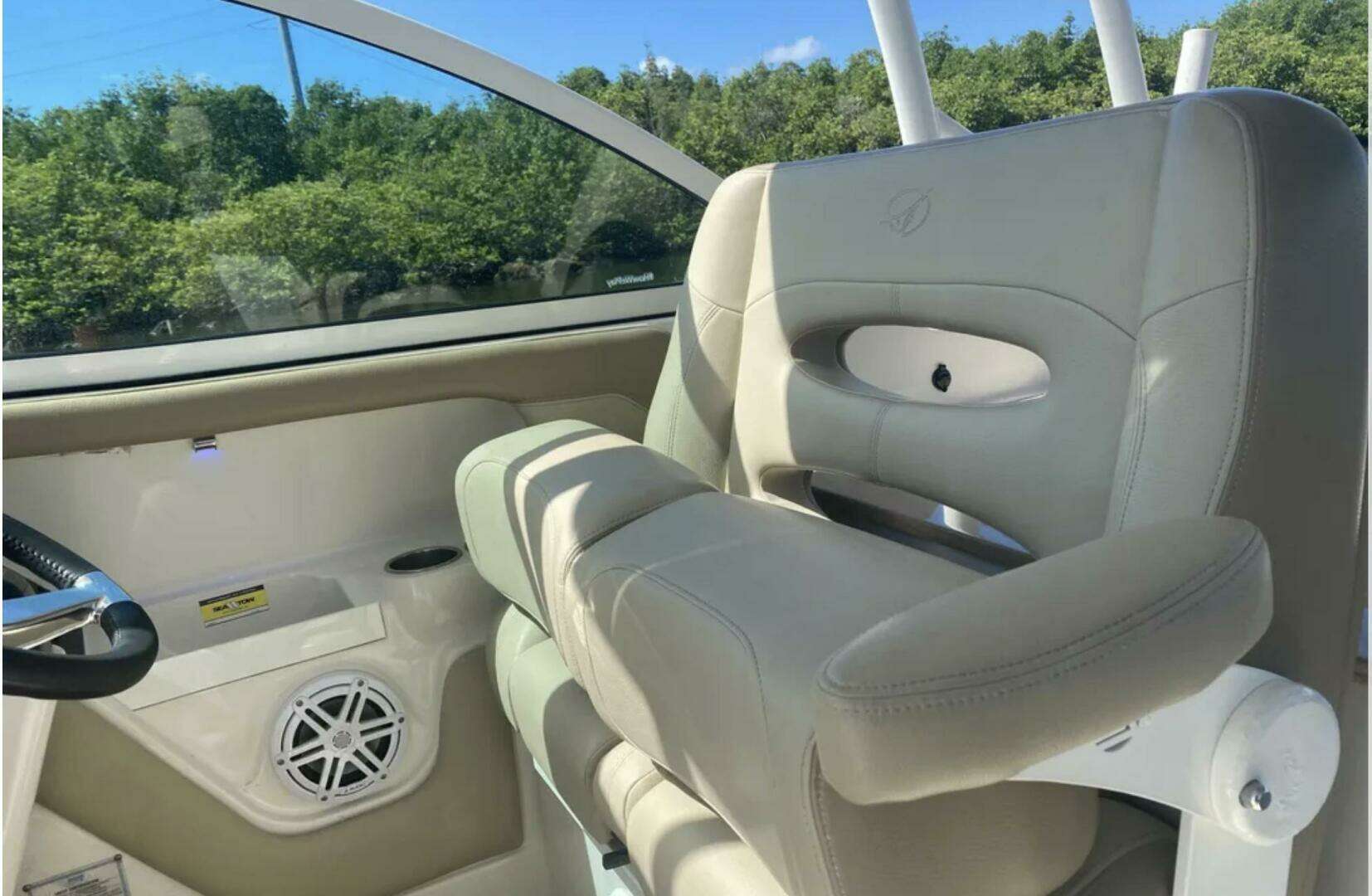 2018 Sailfish 325 DC - Image 16