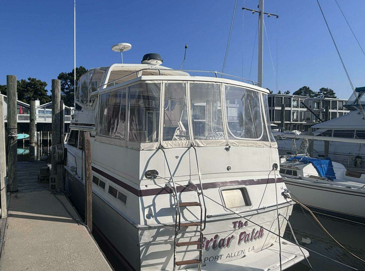 1988 Viking Motor Yacht - Image 4