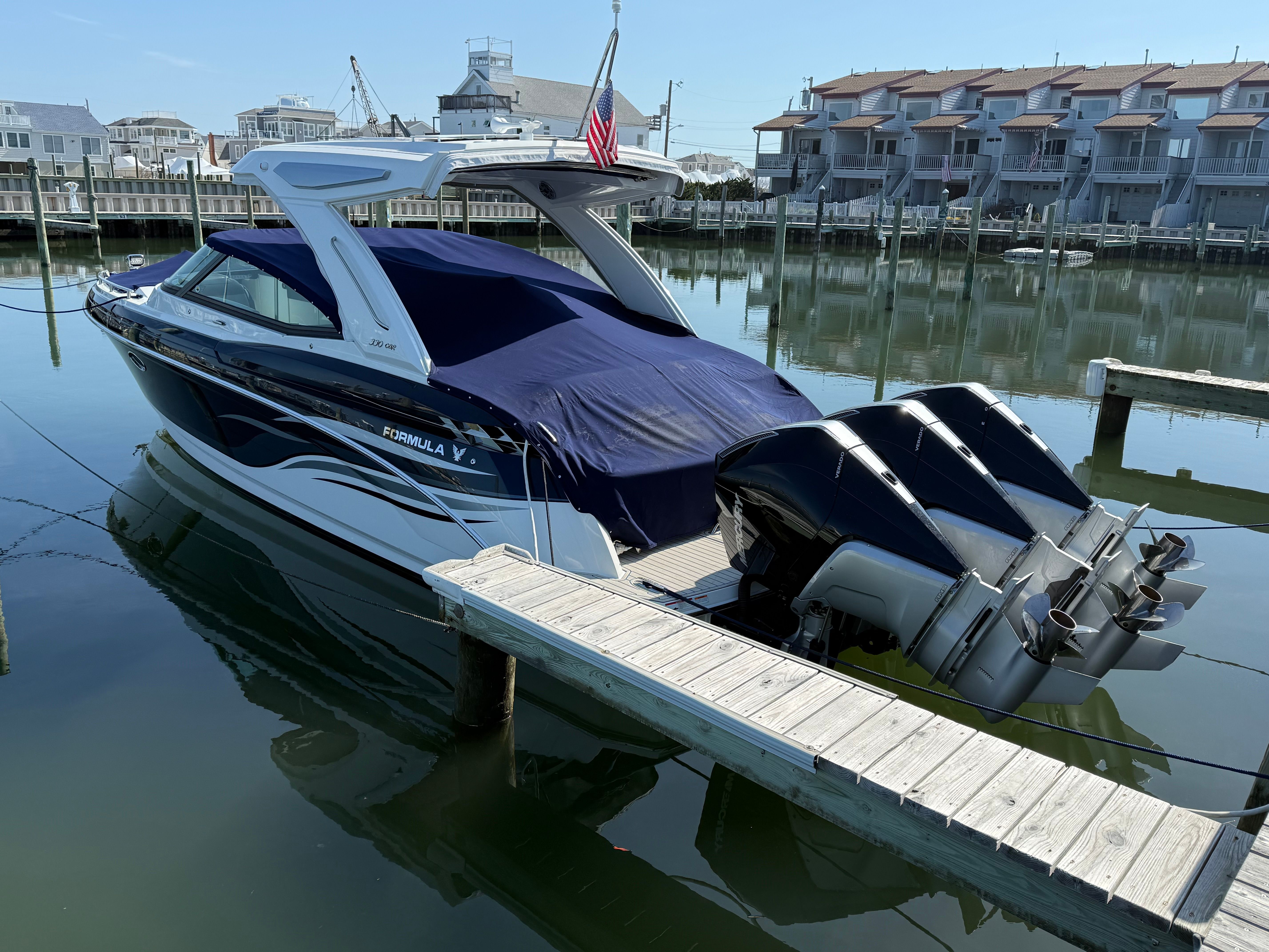2024 Formula 330 Crossover Bowrider OB - 7