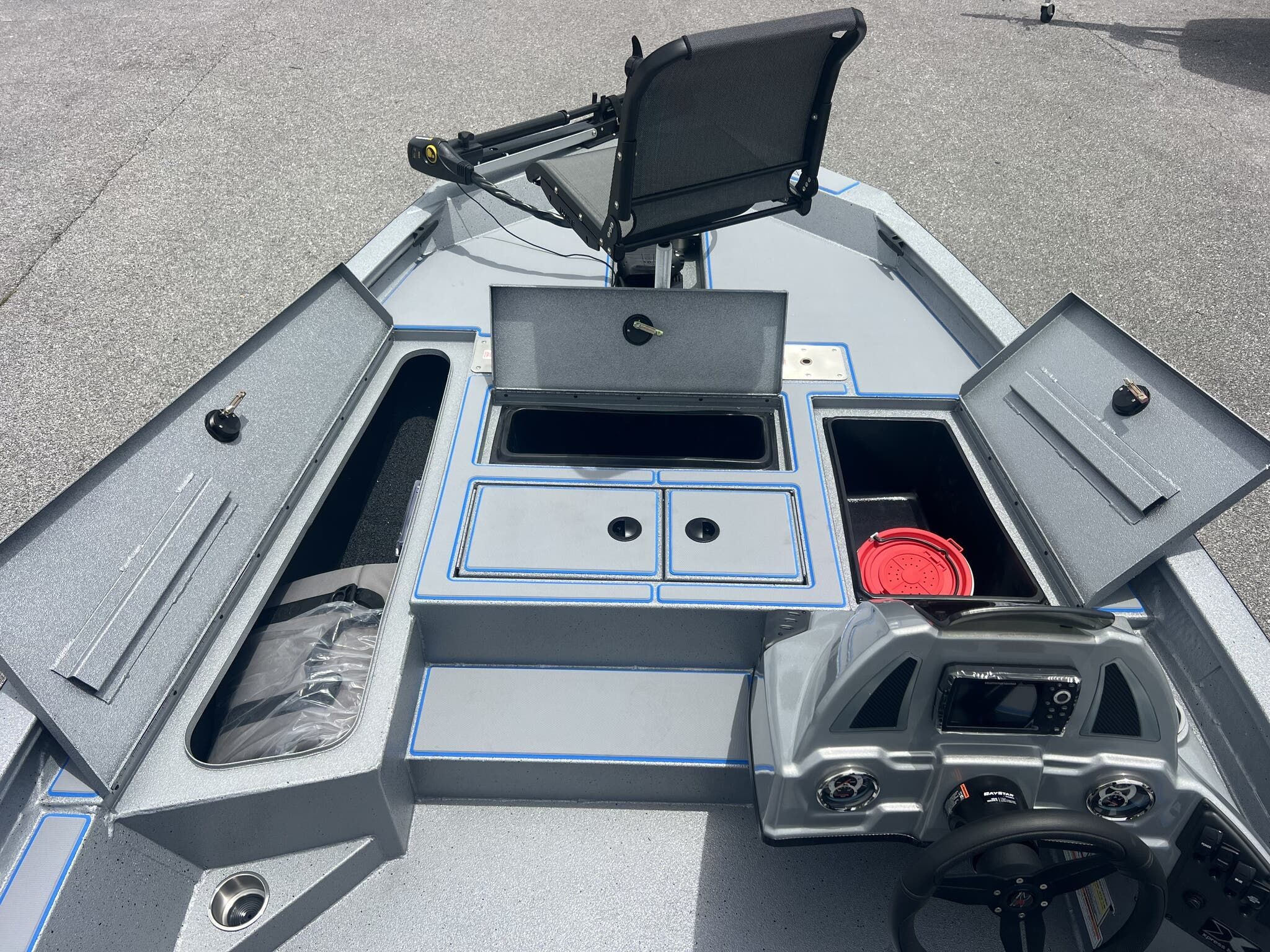 2026 Xpress Hyper-Lift Crappie Series H18C - 5
