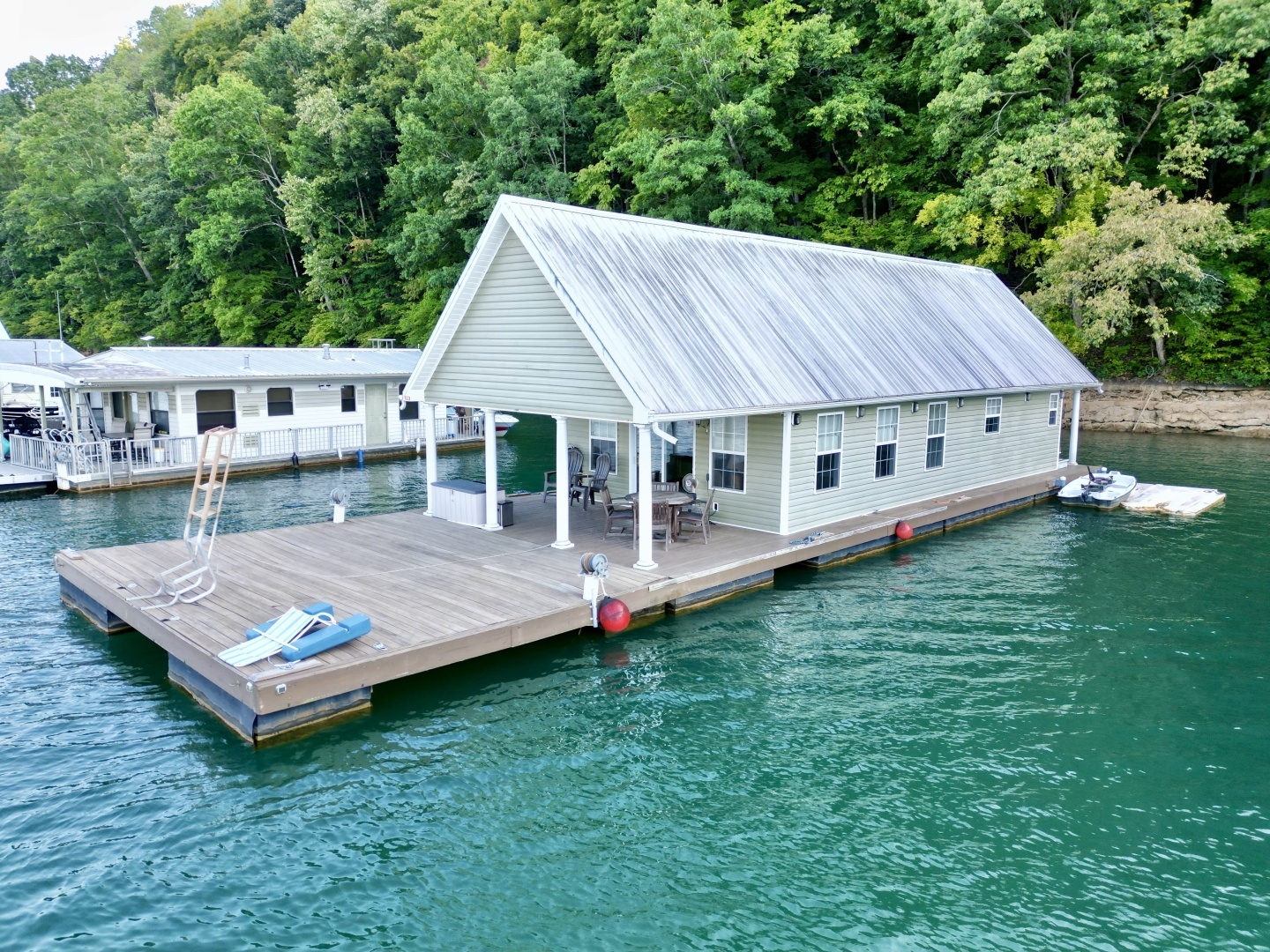 2006 Custom 20 x 43 Floating Cabin - Approx 812sqft - Image 16