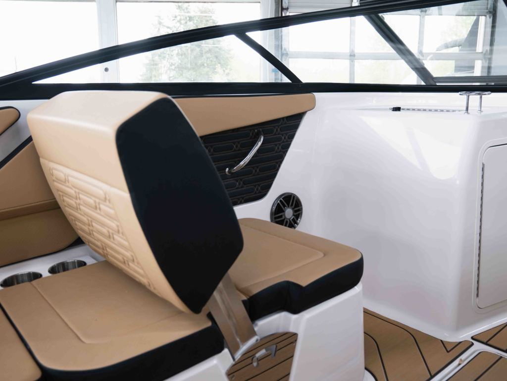 2026 Sea Ray SPX 210 Outboard - 8