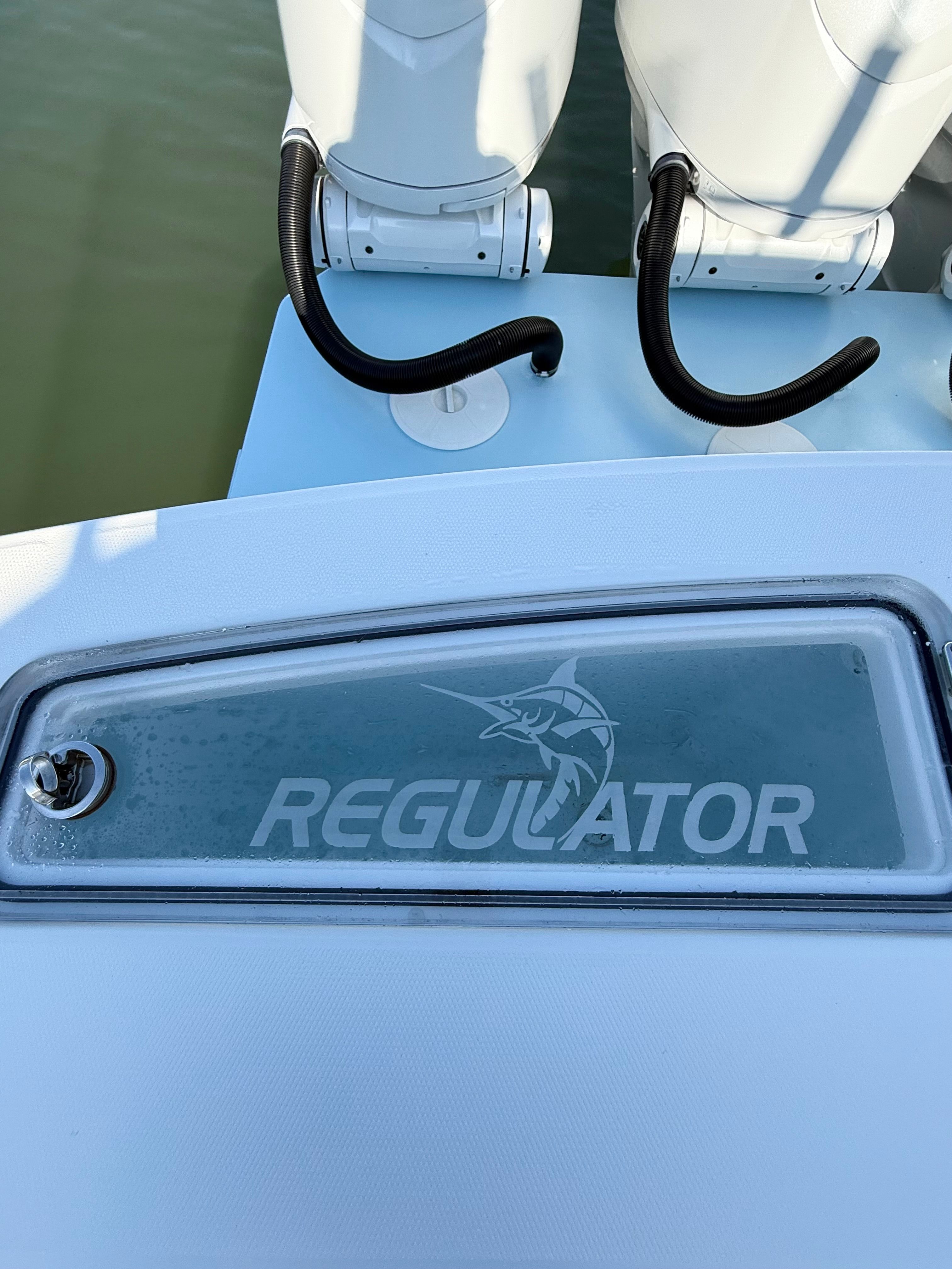 2024 REGULATOR 34 - Image 10