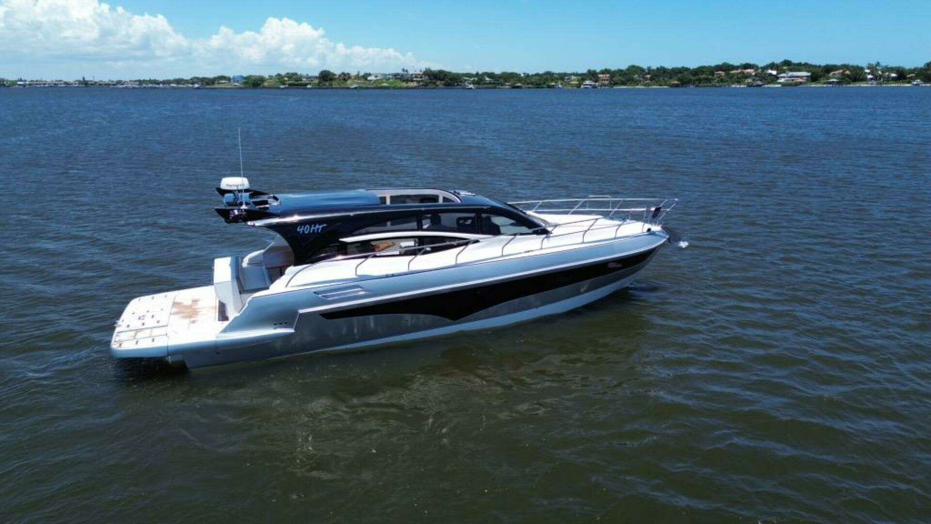 2025 Real 40 HT Luxury - Image 5