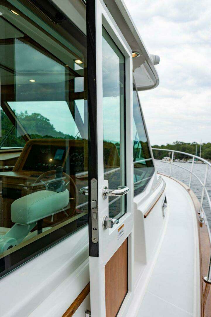 2027 Sabre 43 Salon Express - Image 9