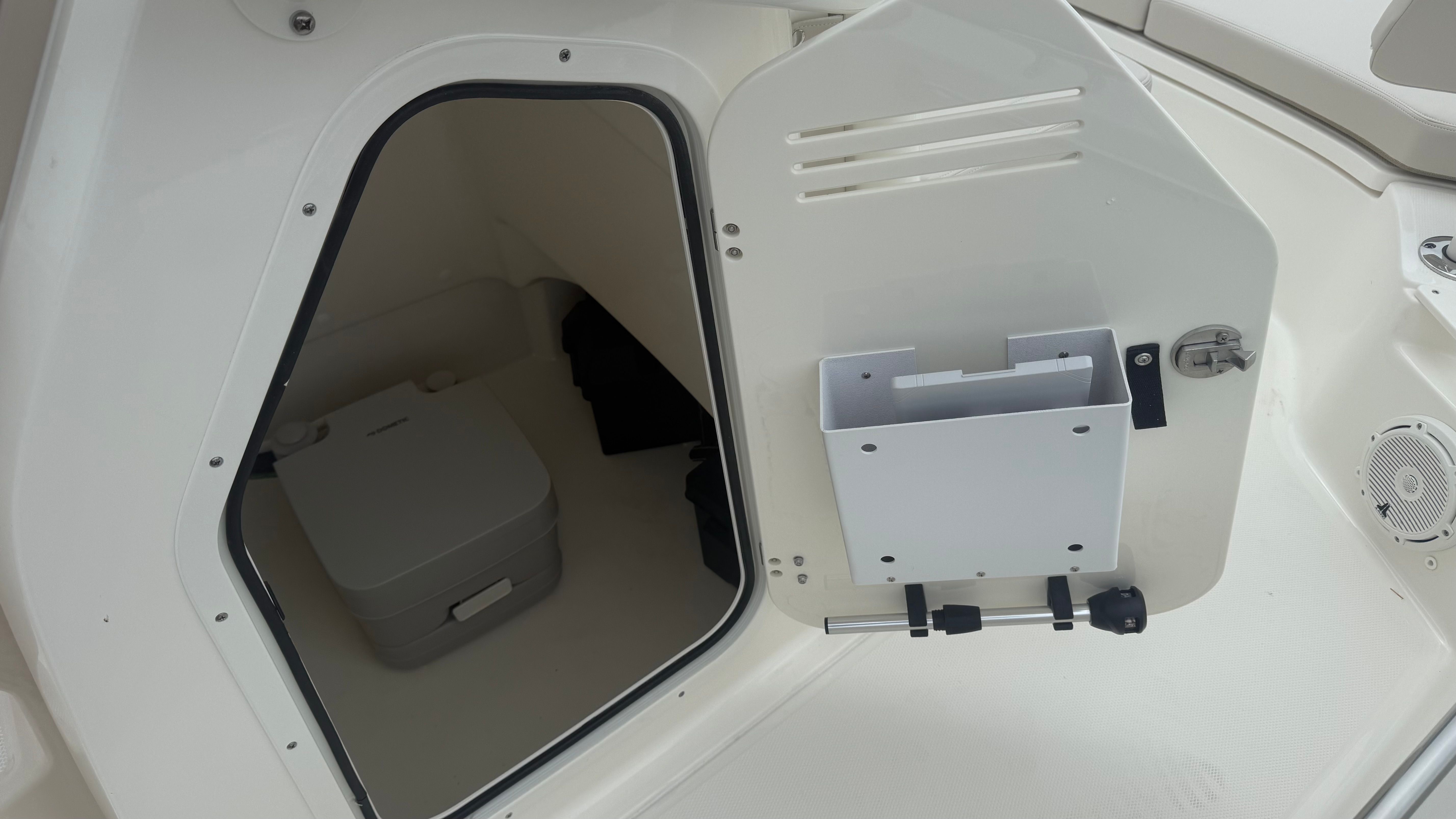 2026 Boston Whaler 210 Montauk - 11