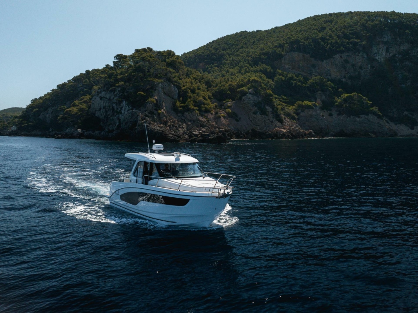 2027 Beneteau Antares 9 - Image 27
