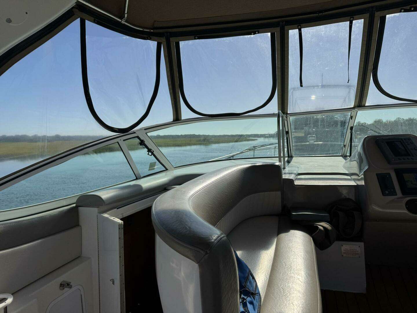 2003 Cruisers Yachts 3772 - Image 21