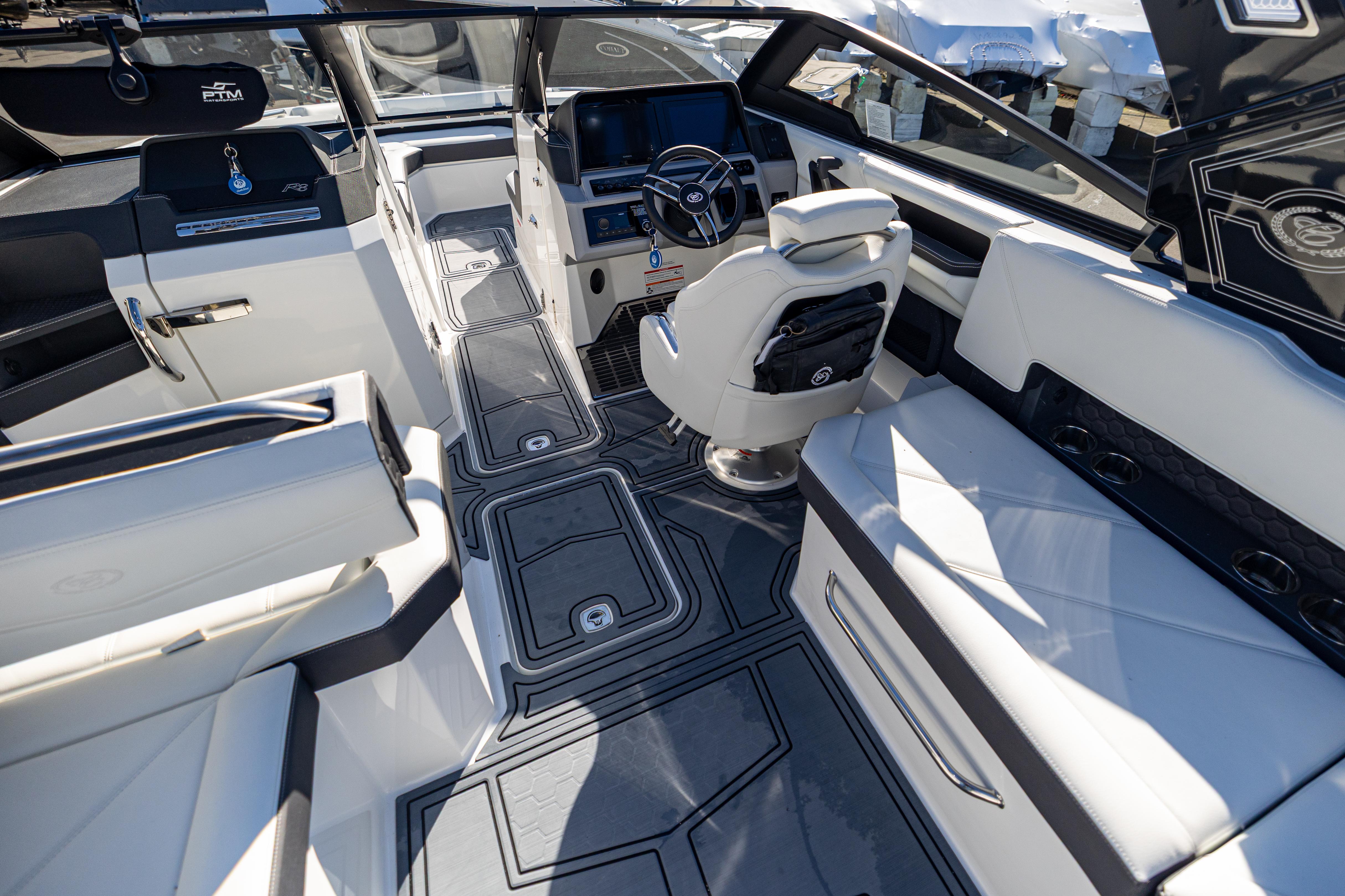 2025 Cobalt R8 Surf - 4