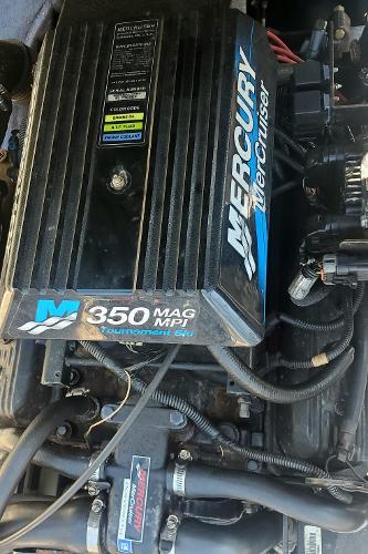Mercury MerCruiser 350 MAG MPI engine in 2000 Calabria Sport Comp XTS boat.