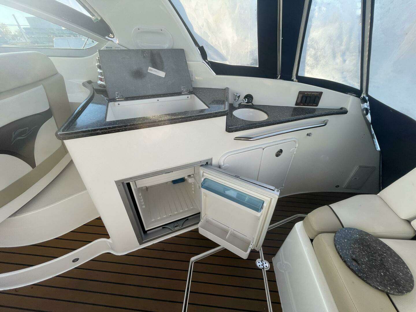 2016 Rinker 310 Express - Image 13