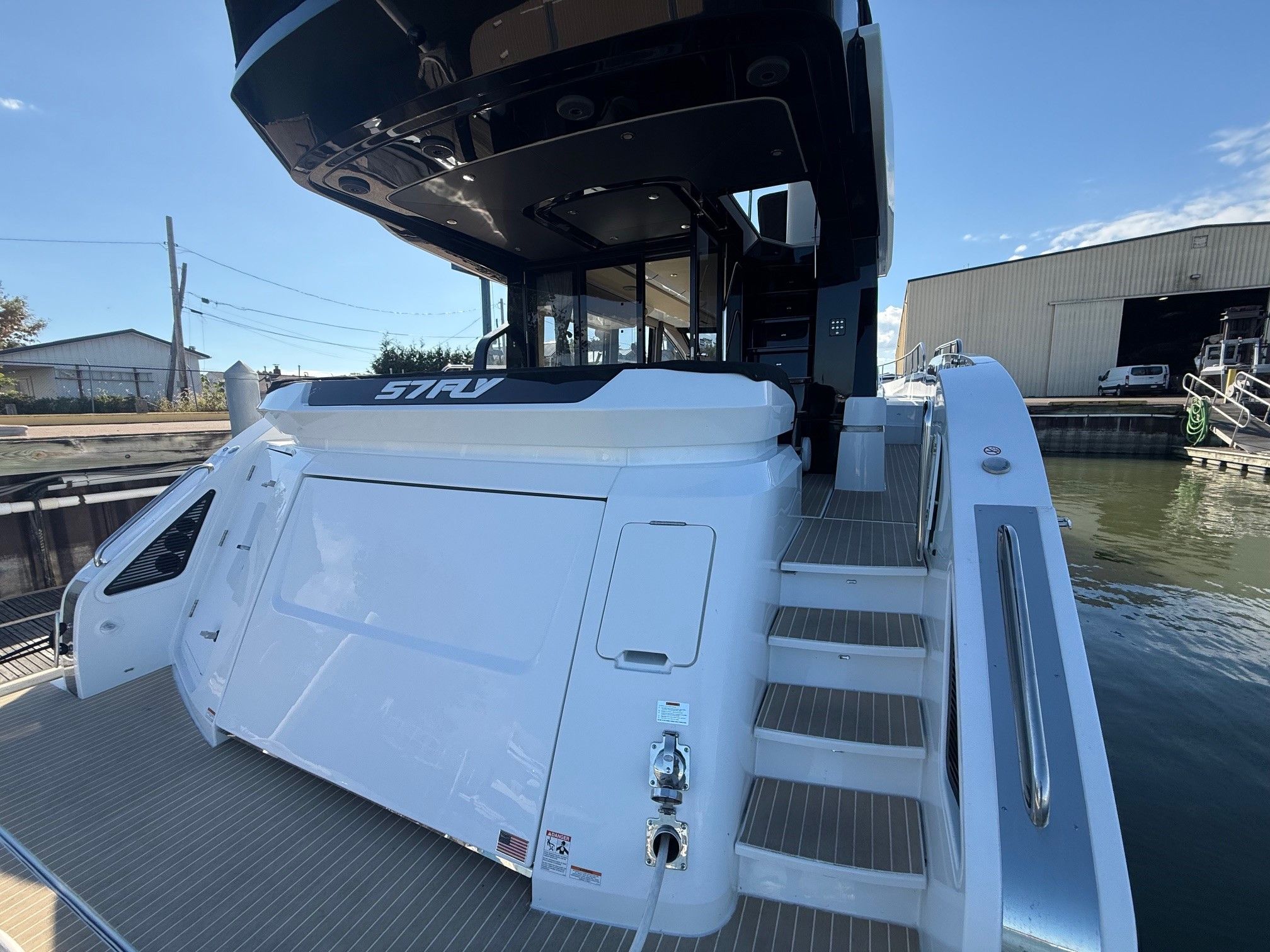 2026 Cruisers Yachts 57 Fly - 7
