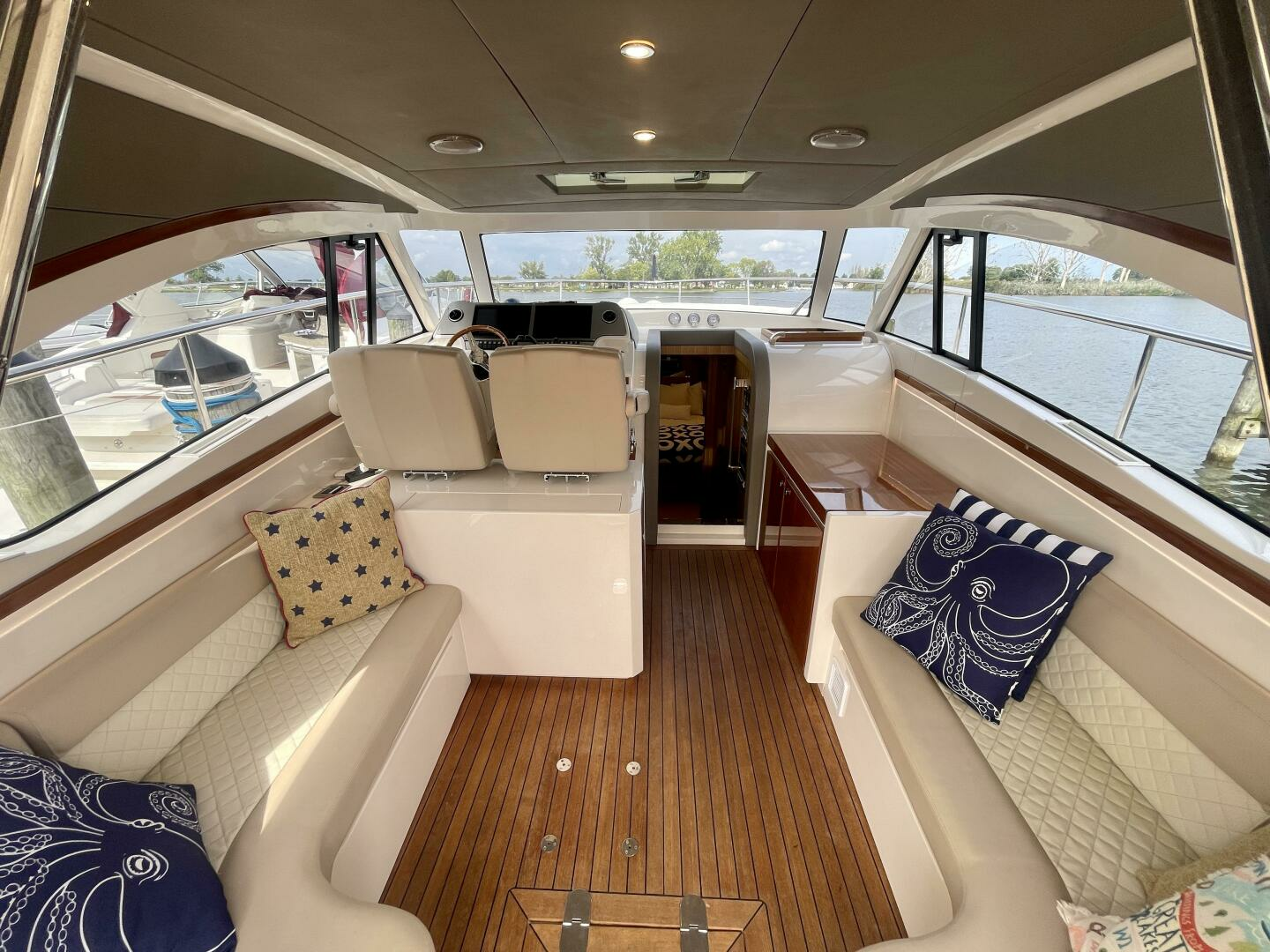 2017 Chris-Craft Commander 42 - Image 14