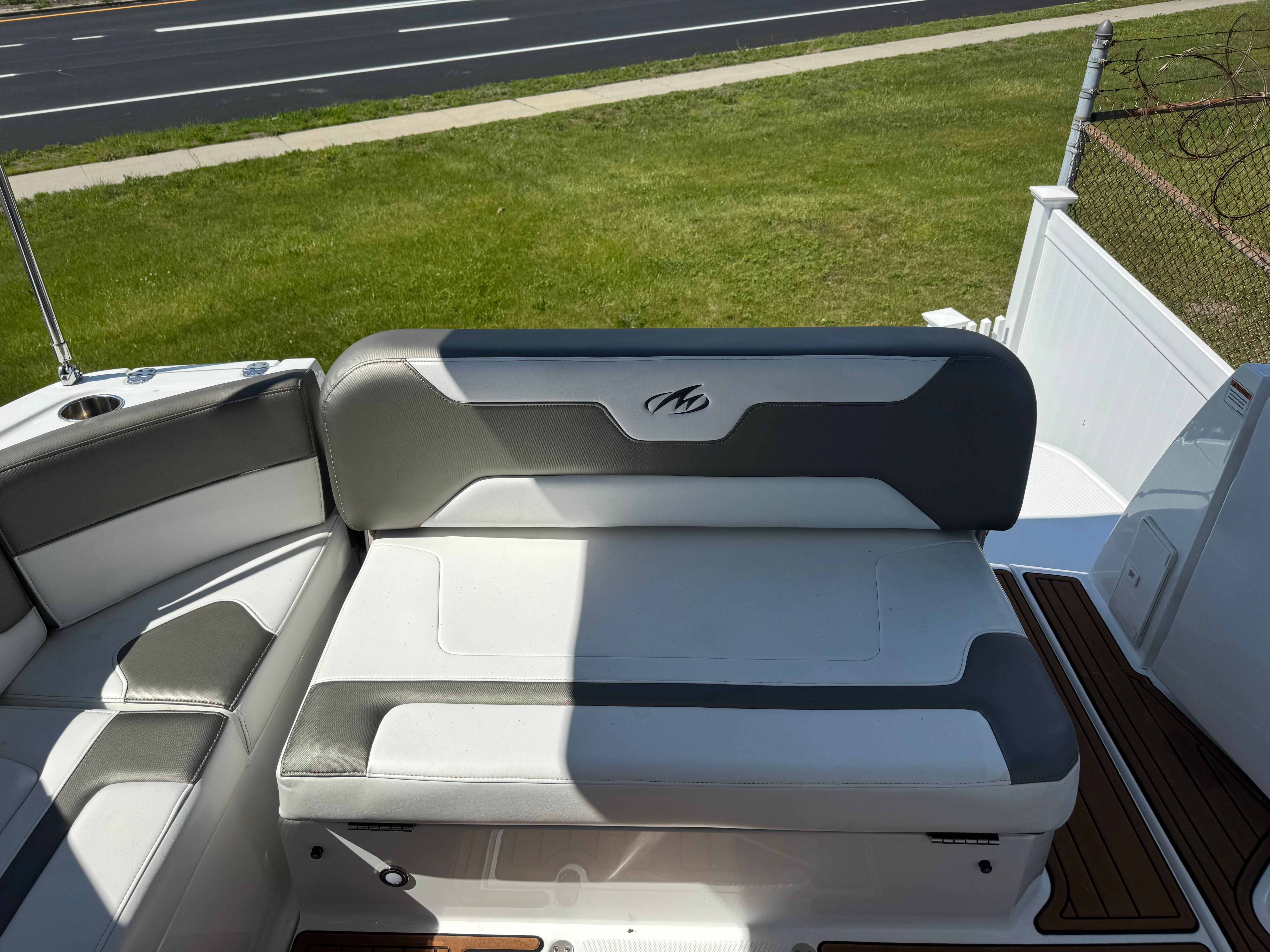 2018 Monterey 335 Sport Yacht - 18