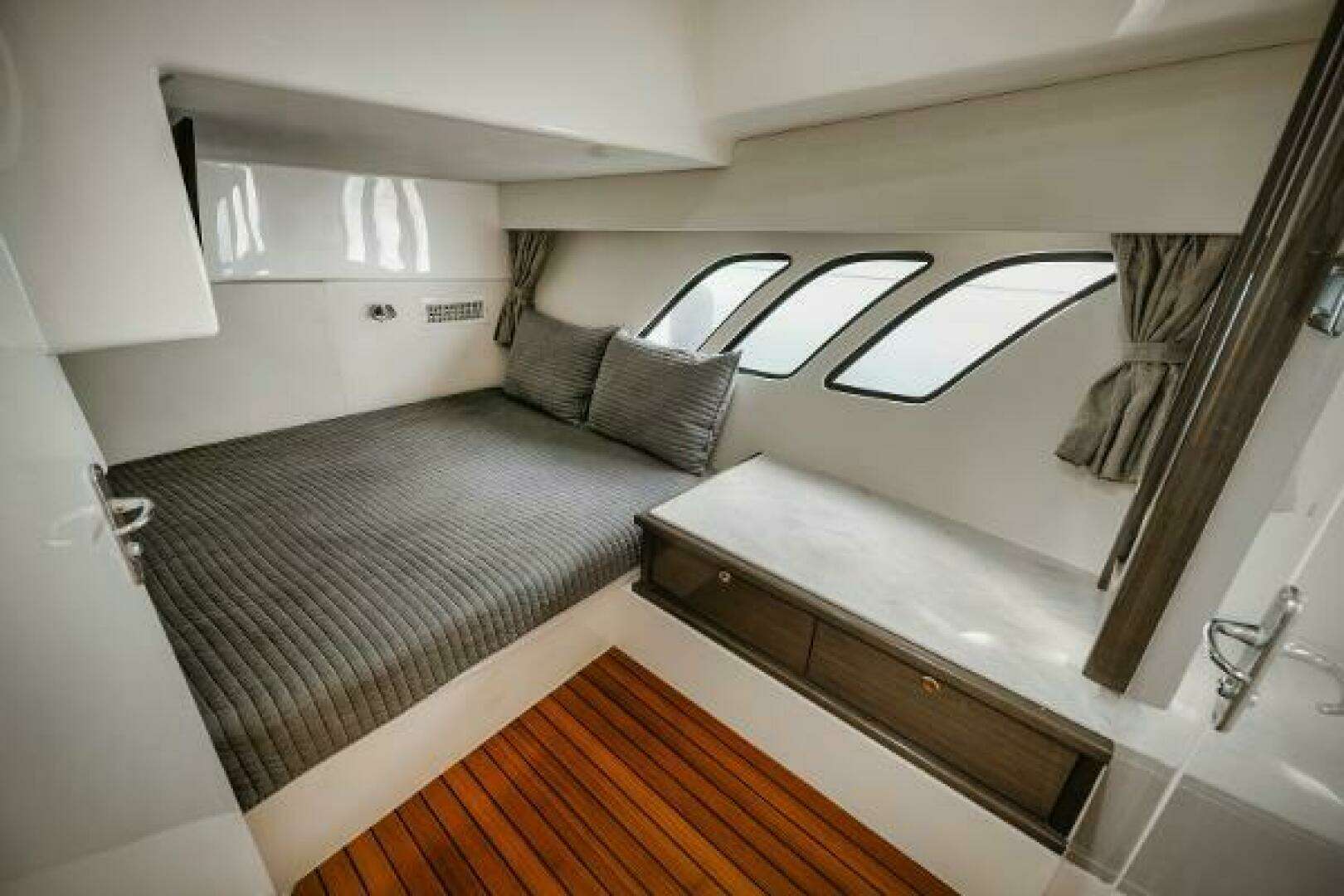 2018 Intrepid 475 Sport Yacht - Image 42